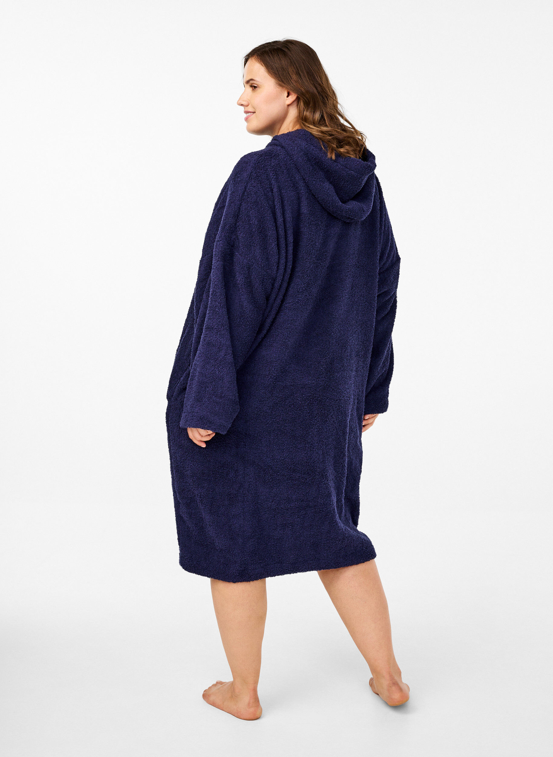Zizzi Terry poncho z&nbsp;kapturem, Navy Blazer, Model image number 1