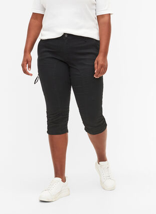 Waskie jeansy capri z kieszeniami, Black, Model image number 3