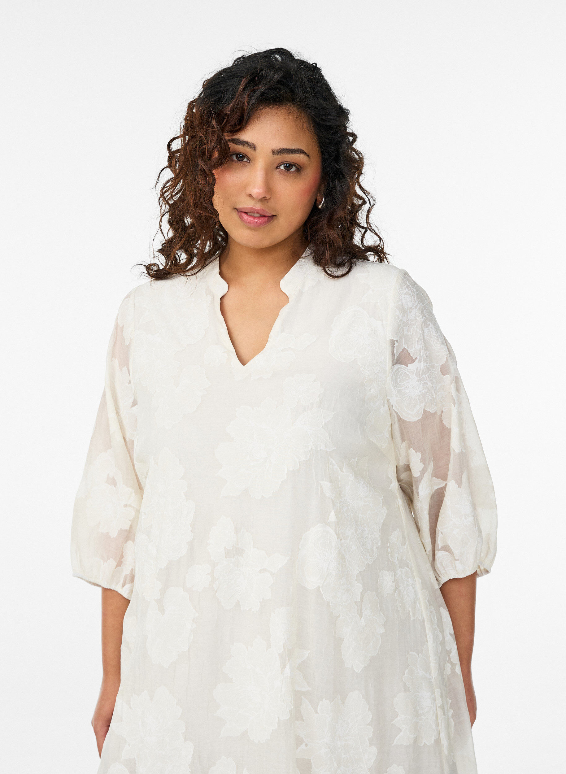 Zizzi Sukienka midi z kwiatowym nadrukiem i przezroczystymi rekawami 3/4, Beżowy, Model image number 2