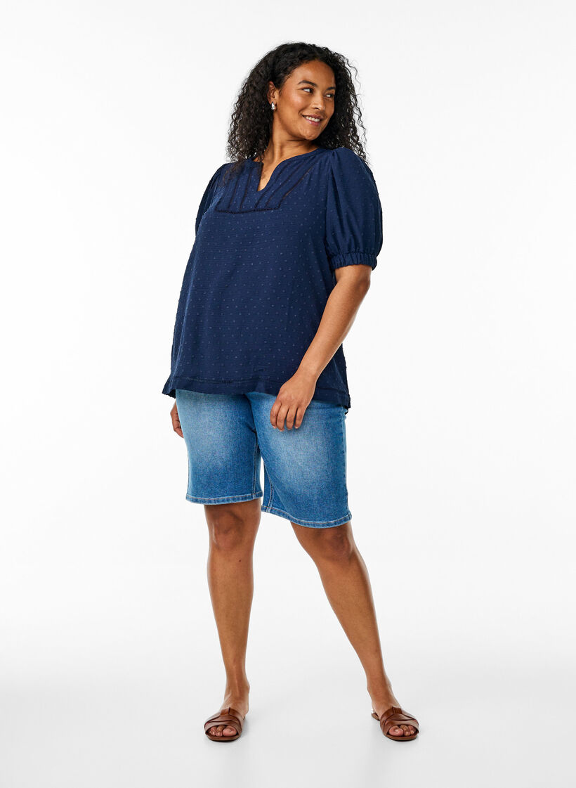 Bluzka z krótkimi bufiastymi rekawami i faktura w kropki, Navy Blazer, Model image number 2