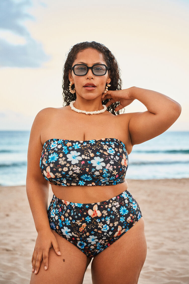 Bikini bez ramiączek, , Model