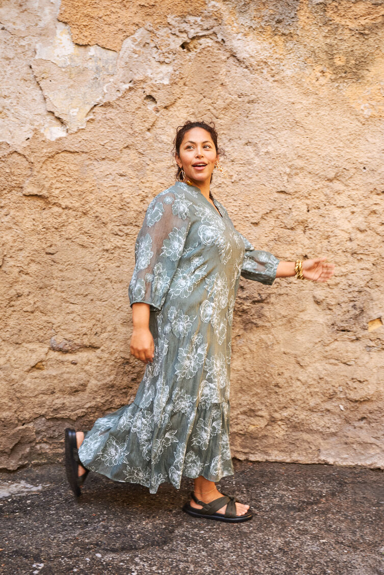 Zielona sukienka midi w kwiatowe wzory, , Model