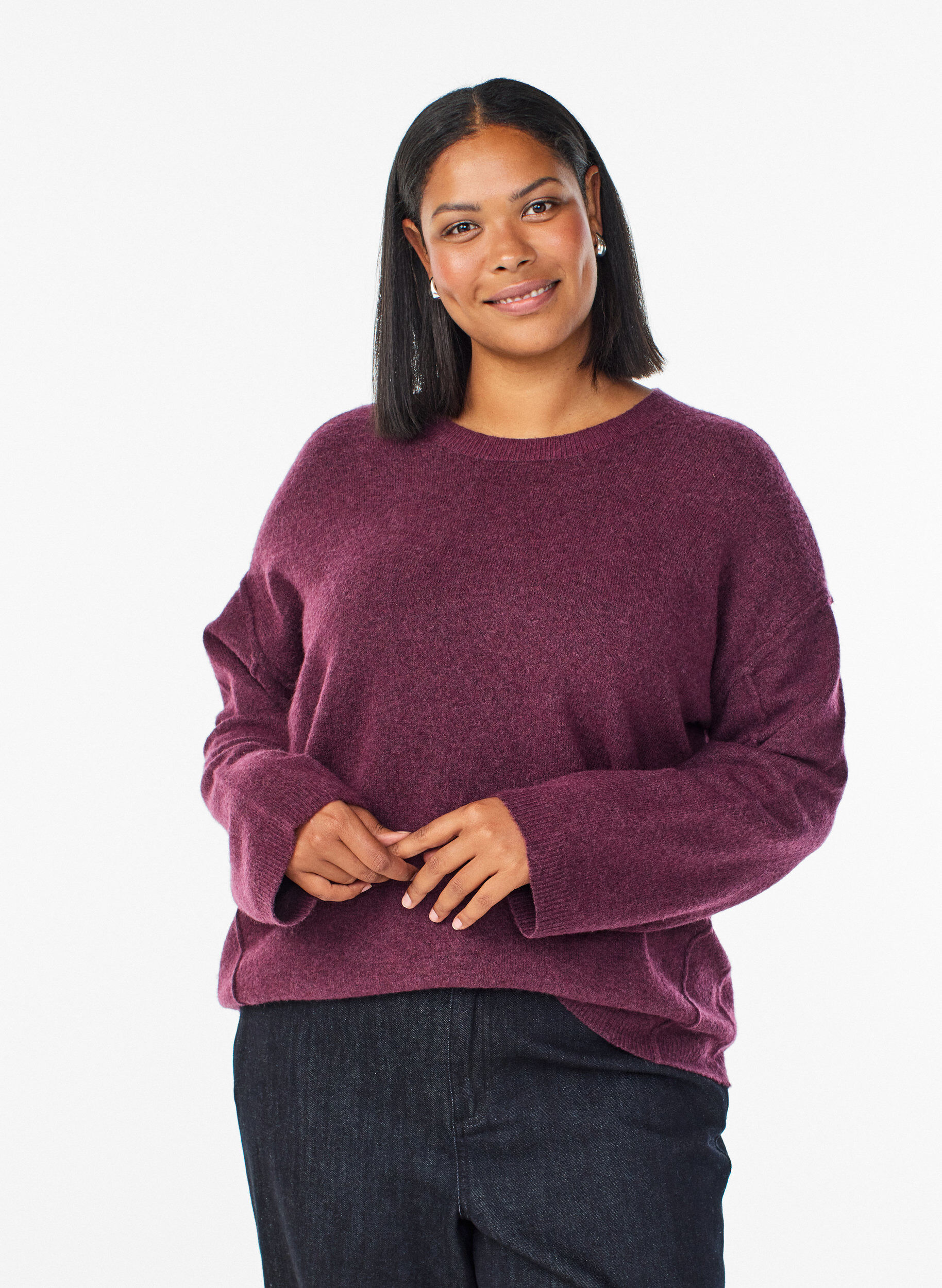 Luzny sweter z dzianiny z widocznymi szwami, Ciemnobordowy, Model