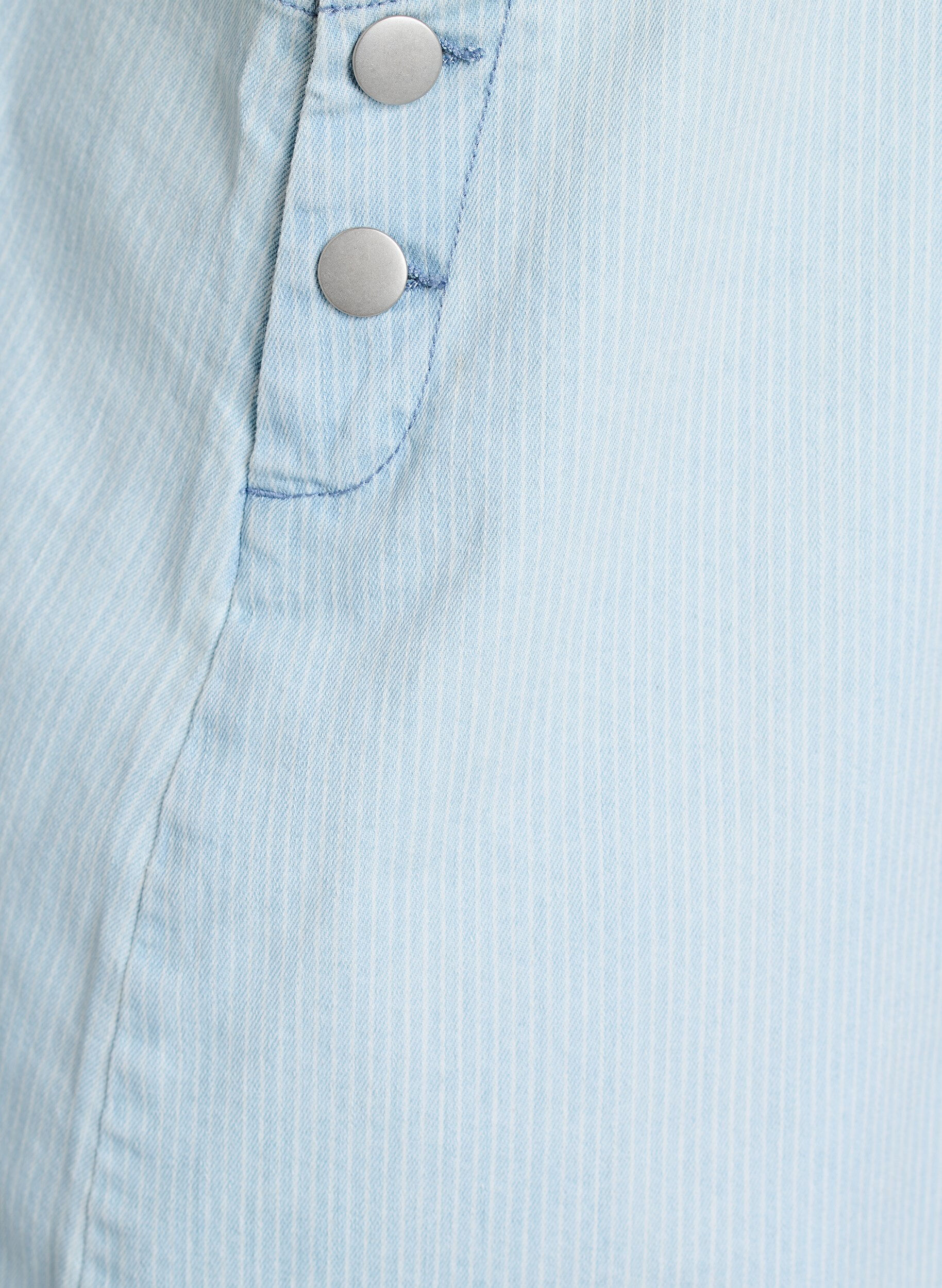 Zizzi Kr&oacute;tkiej sp&oacute;dniczki z dzins&oacute;w w paski z bawelny, Niebieskie, Packshot image number 3