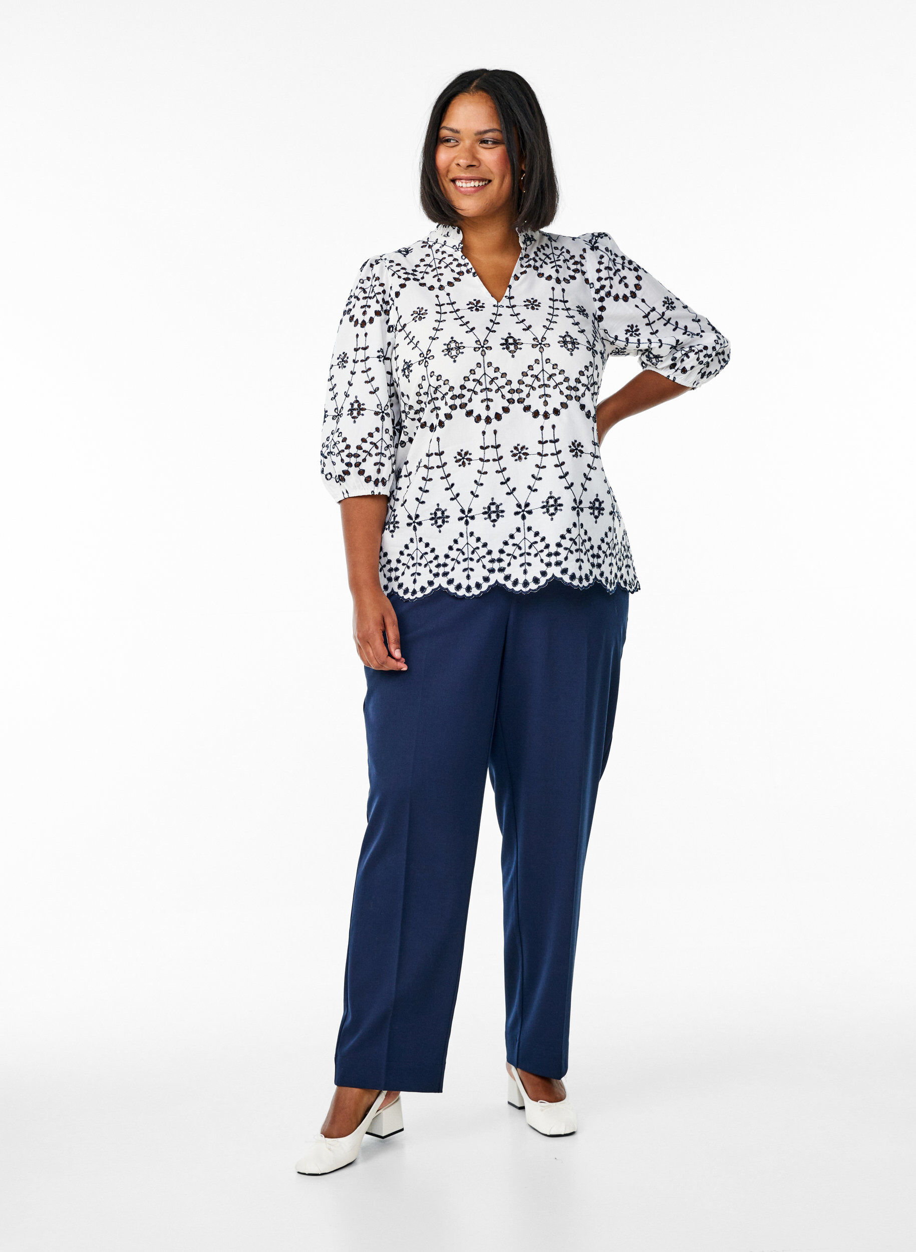 Zizzi Bluzka z rekawem 3/4 z kontrastowa broderia anglaise, Biały, Model image number 1