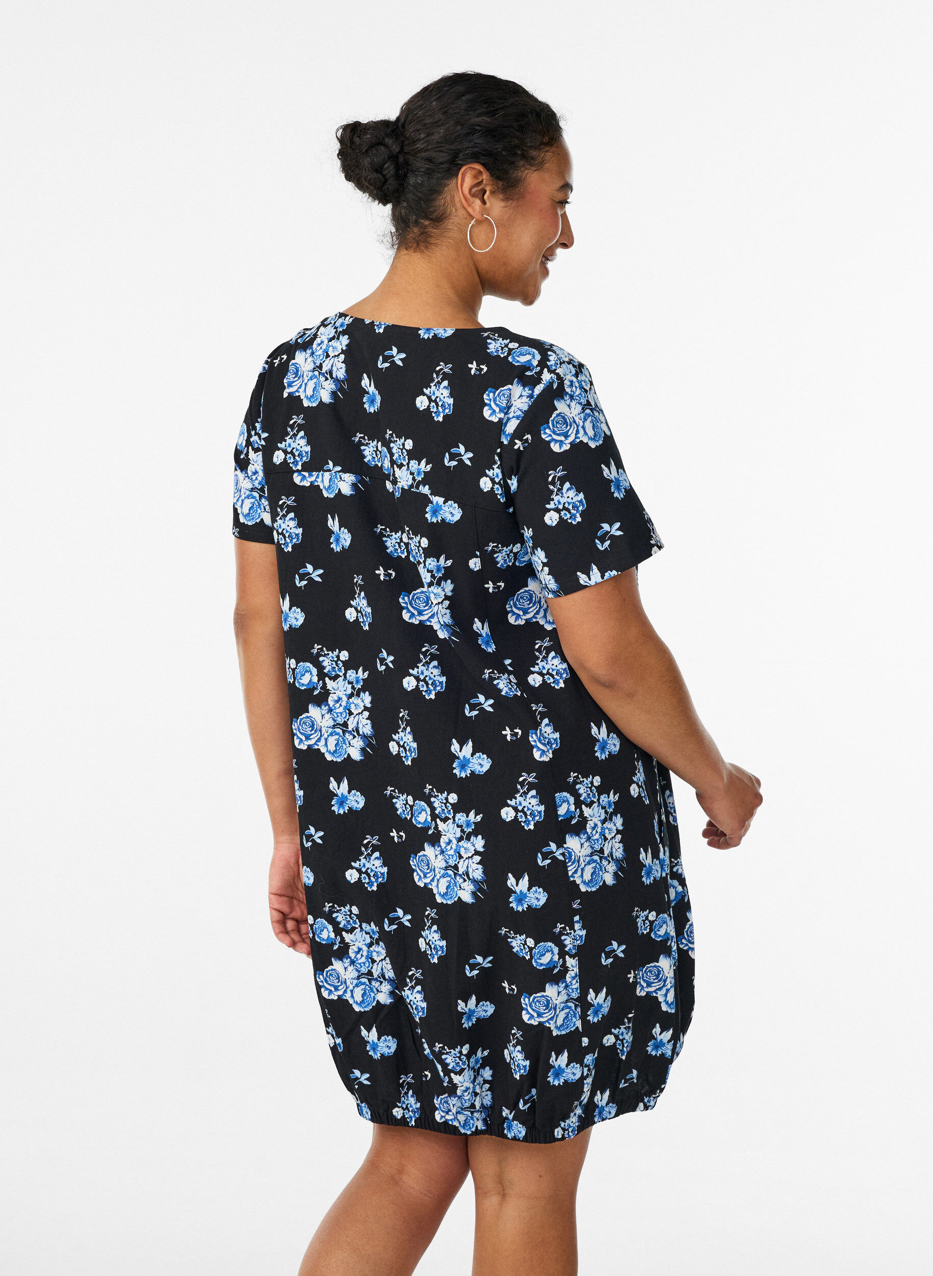 ZizziBawelniana sukienka z kr&oacute;tkim rekawem i nadrukiem, Czarne, Model image number 2