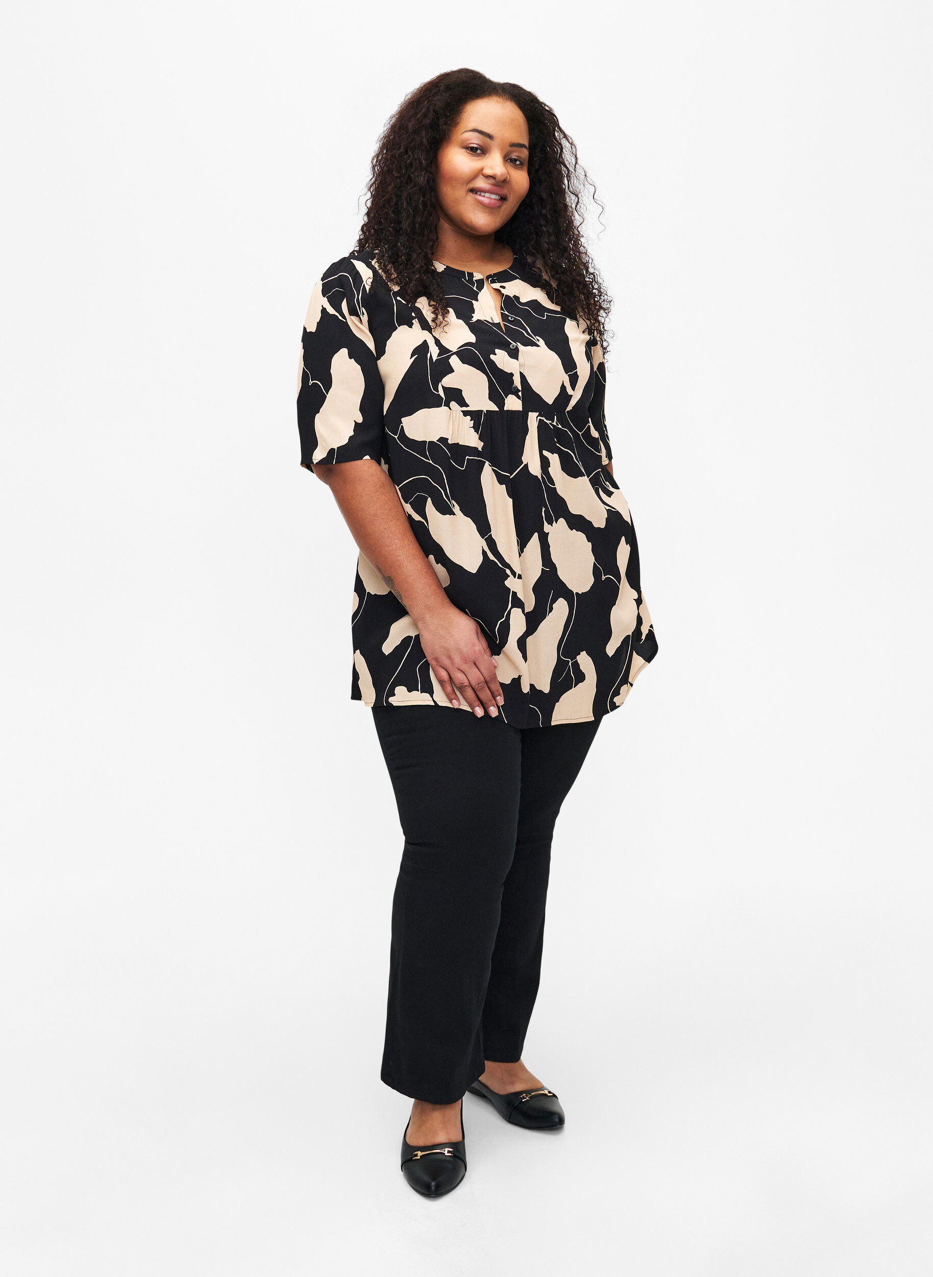 Zizzi  Tunika z wiskozy z nadrukiem, Black AOP, Model image number 2