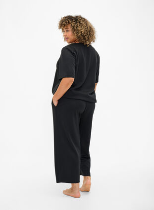 Spodnie 7/8 z modalu z kieszeniami, Black, Model image number 1