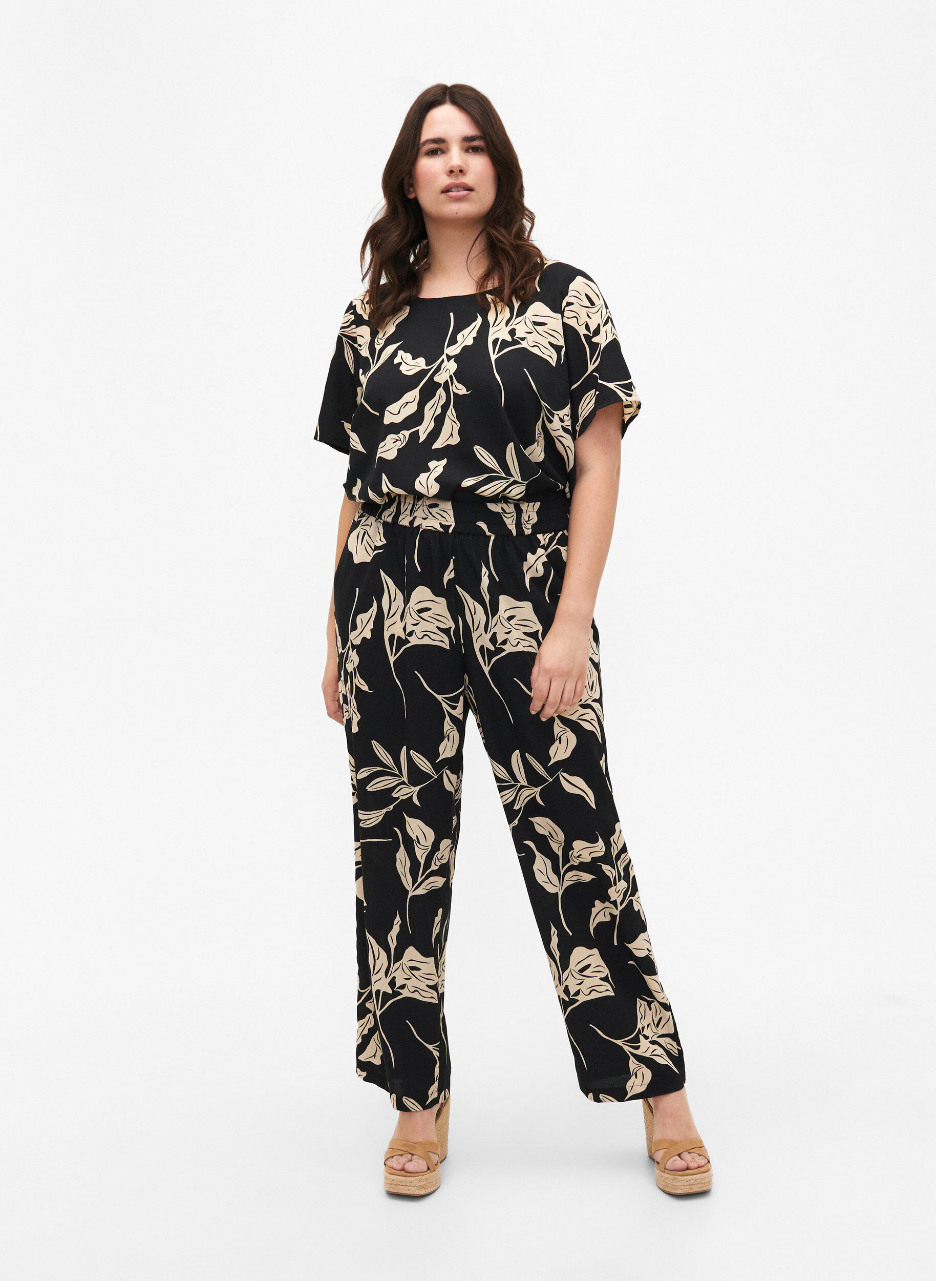 Zizzi FLASH &ndash; spodnie z nadrukiem i kieszeniami, Black Off White Fl., Model image number 3