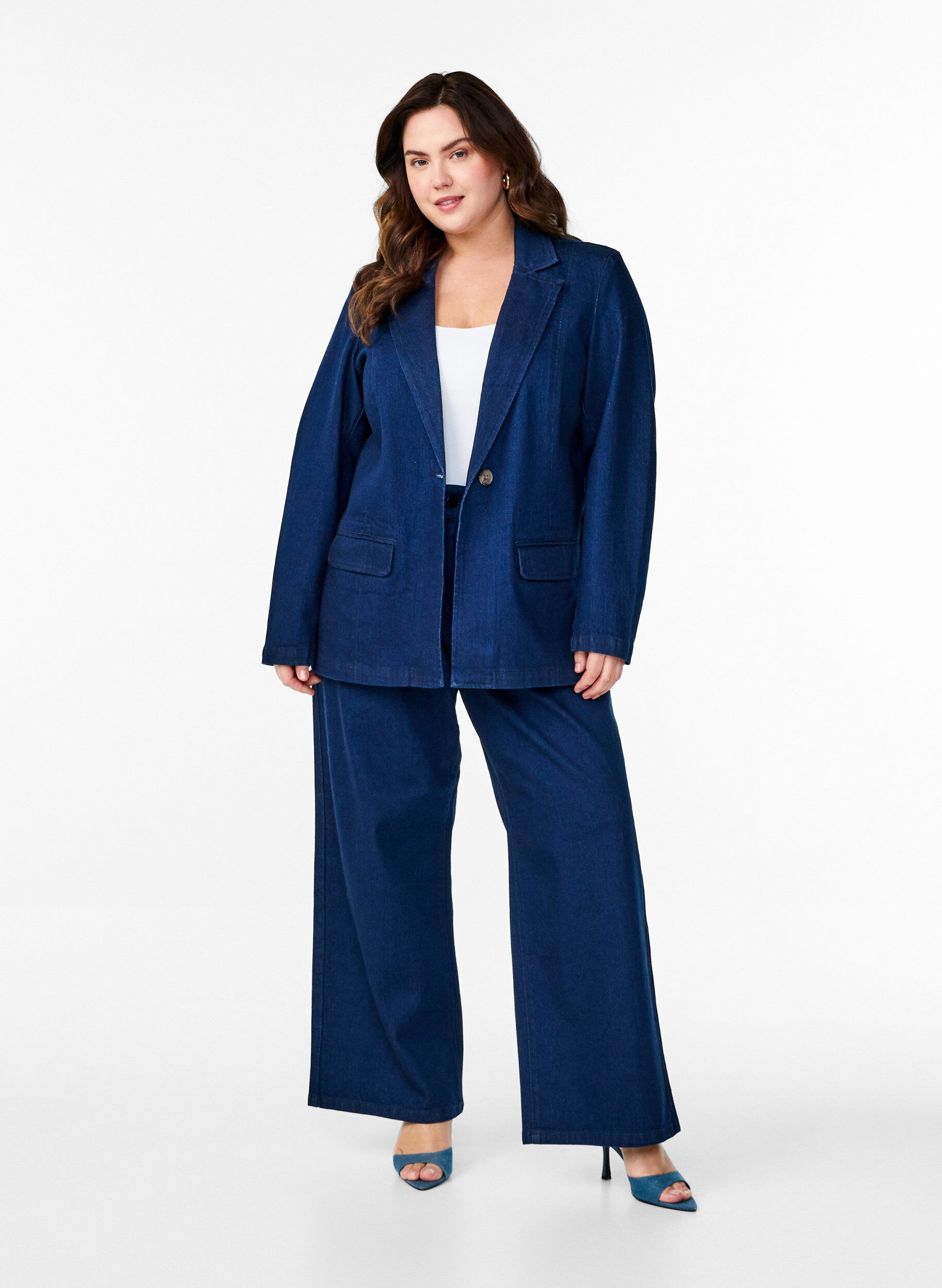 Zizzi Blejzer denim z kieszeniami, Niebieskie, Model image number 1