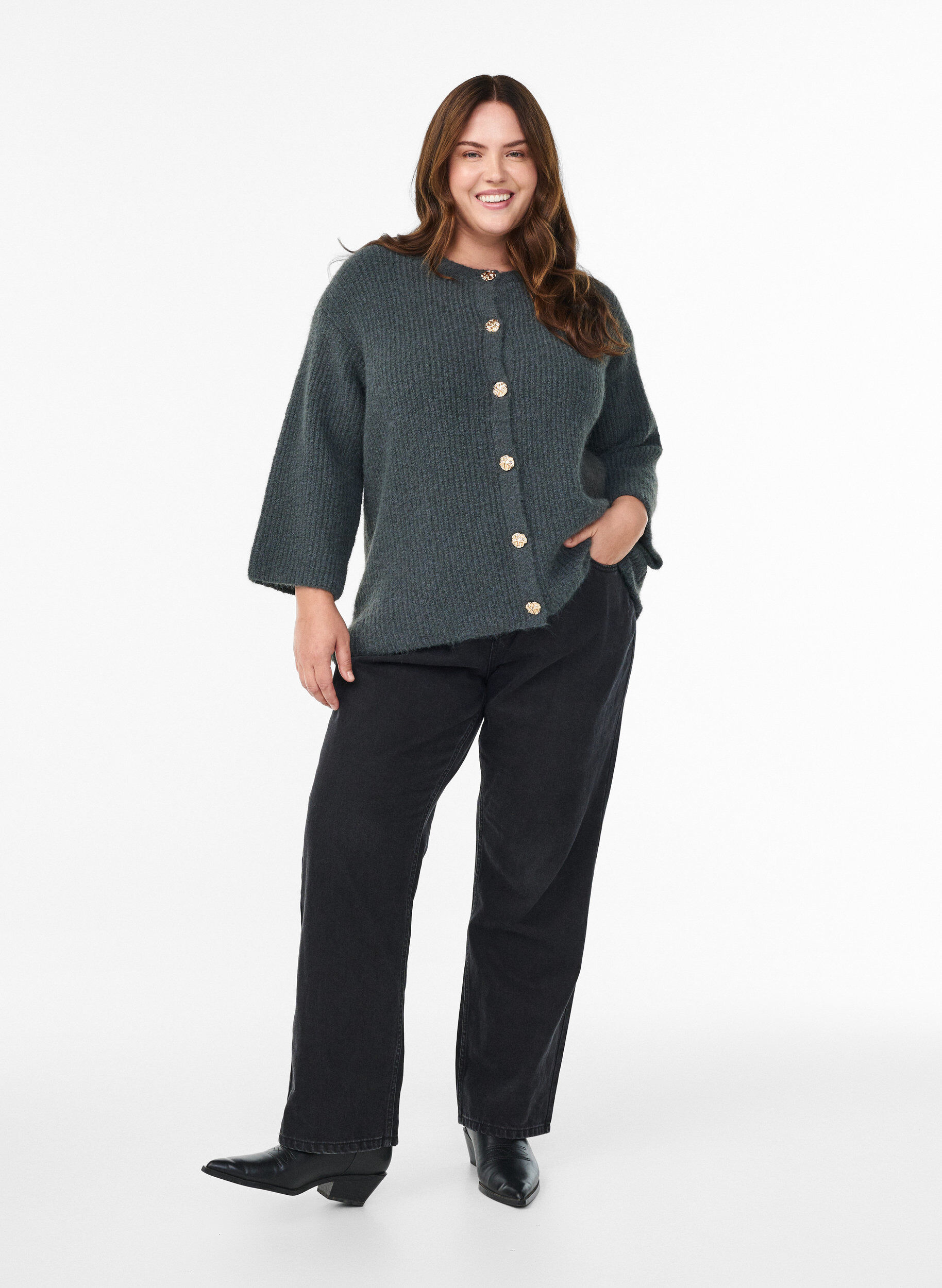 Zizzi Kr&oacute;tki kardigan z 3/4-sleeves i zlotymi teksturowanymi guzikami, Zielony, Model image number 1