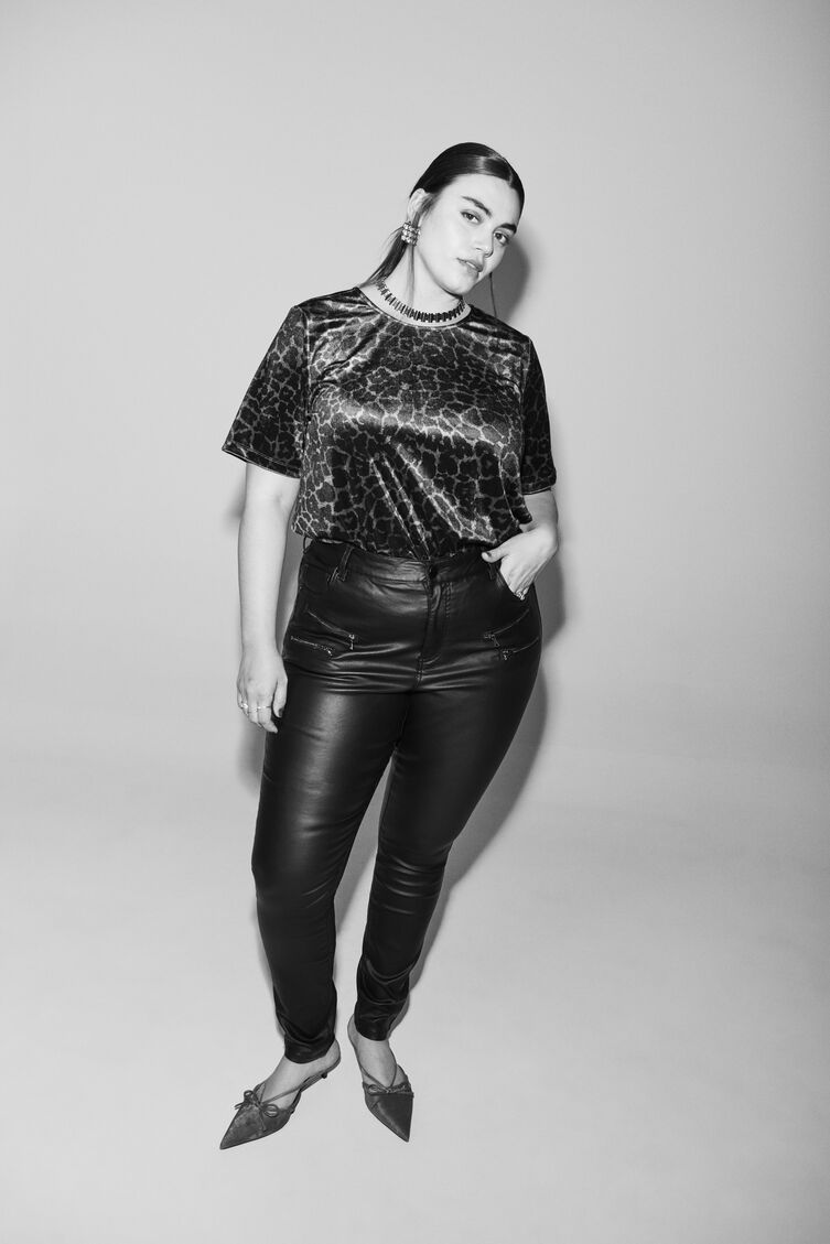 Bluzka z weluru w panterkę, , Model