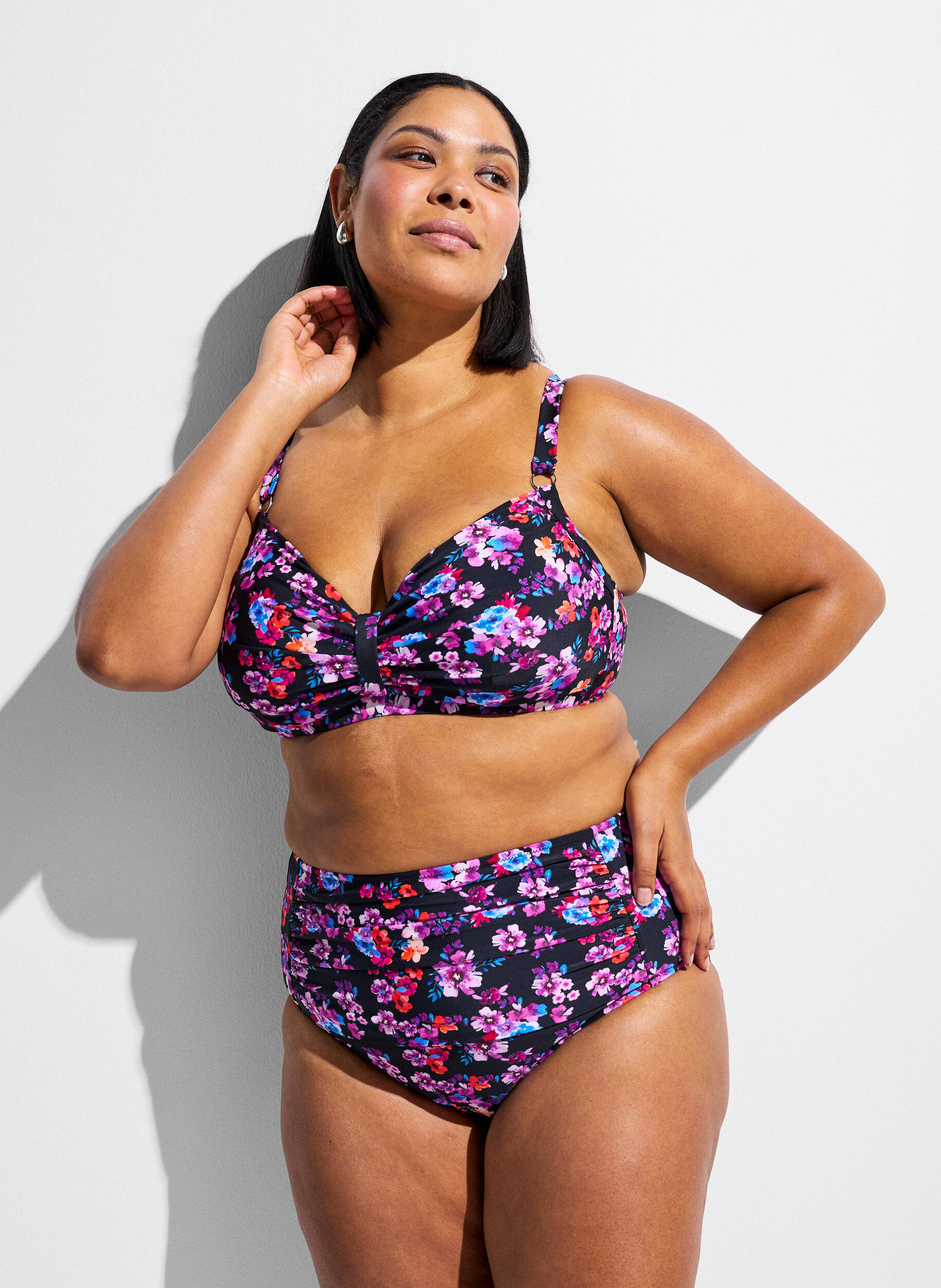Wzorzyste doly bikini z wysokim stanem, Fioletowy, Model