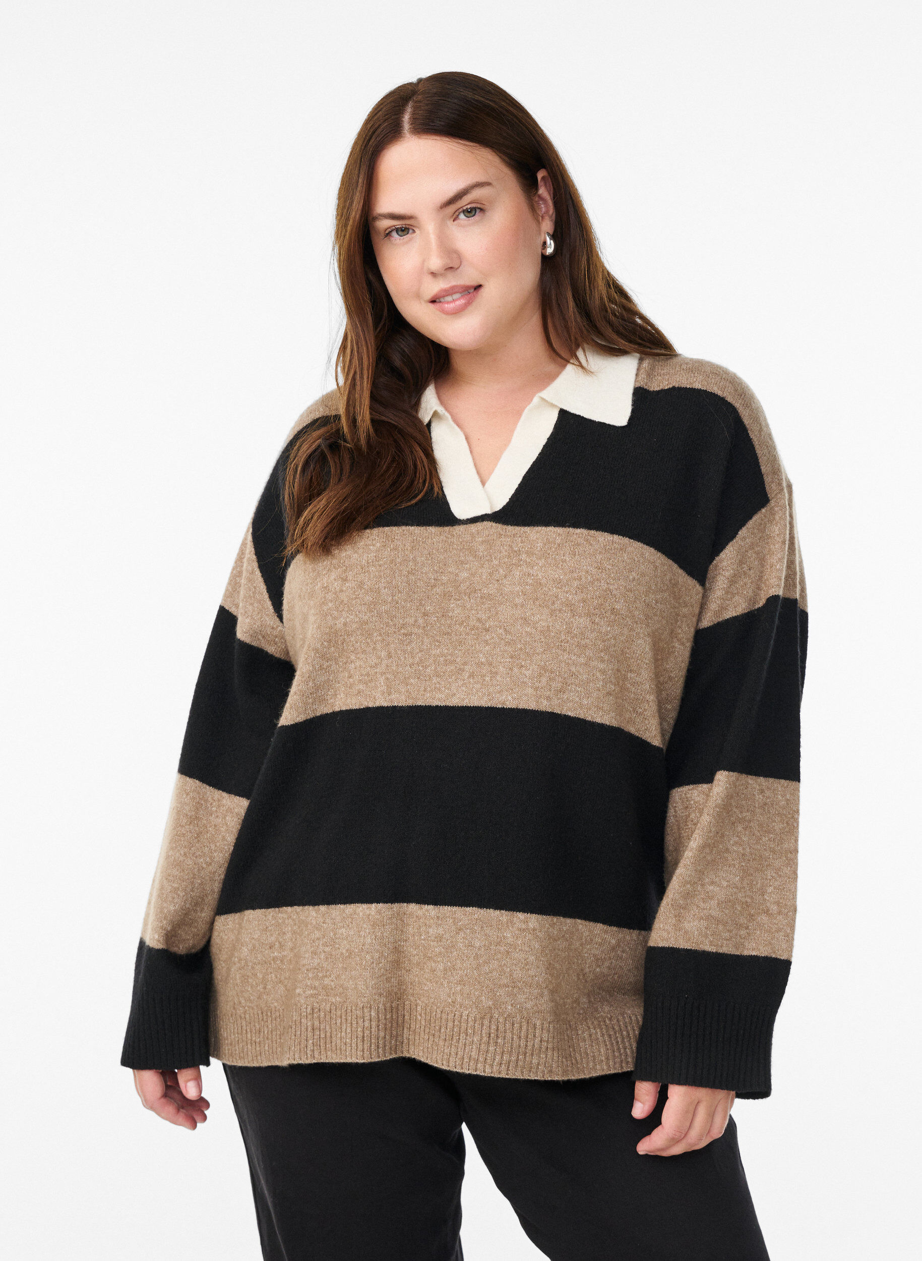 Dzianinowa bluzka z kolnierzykiem i dekoltem w ksztalcie litery V, Czarne, Model