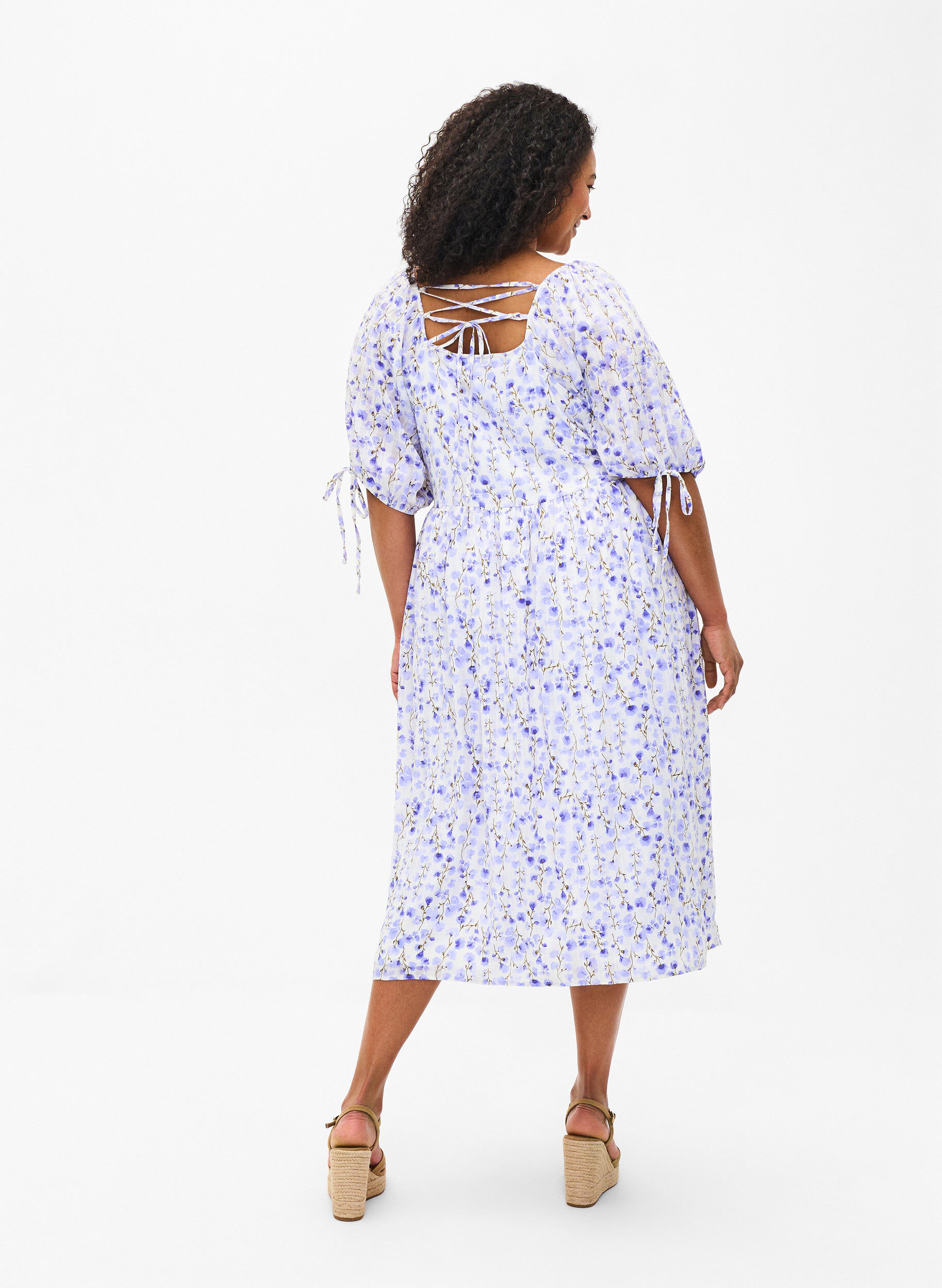 Zizzi Letnia sukienka z kwiatowym nadrukiem i koronkowymi detalami, Sand Verbena AOP, Model image number 1