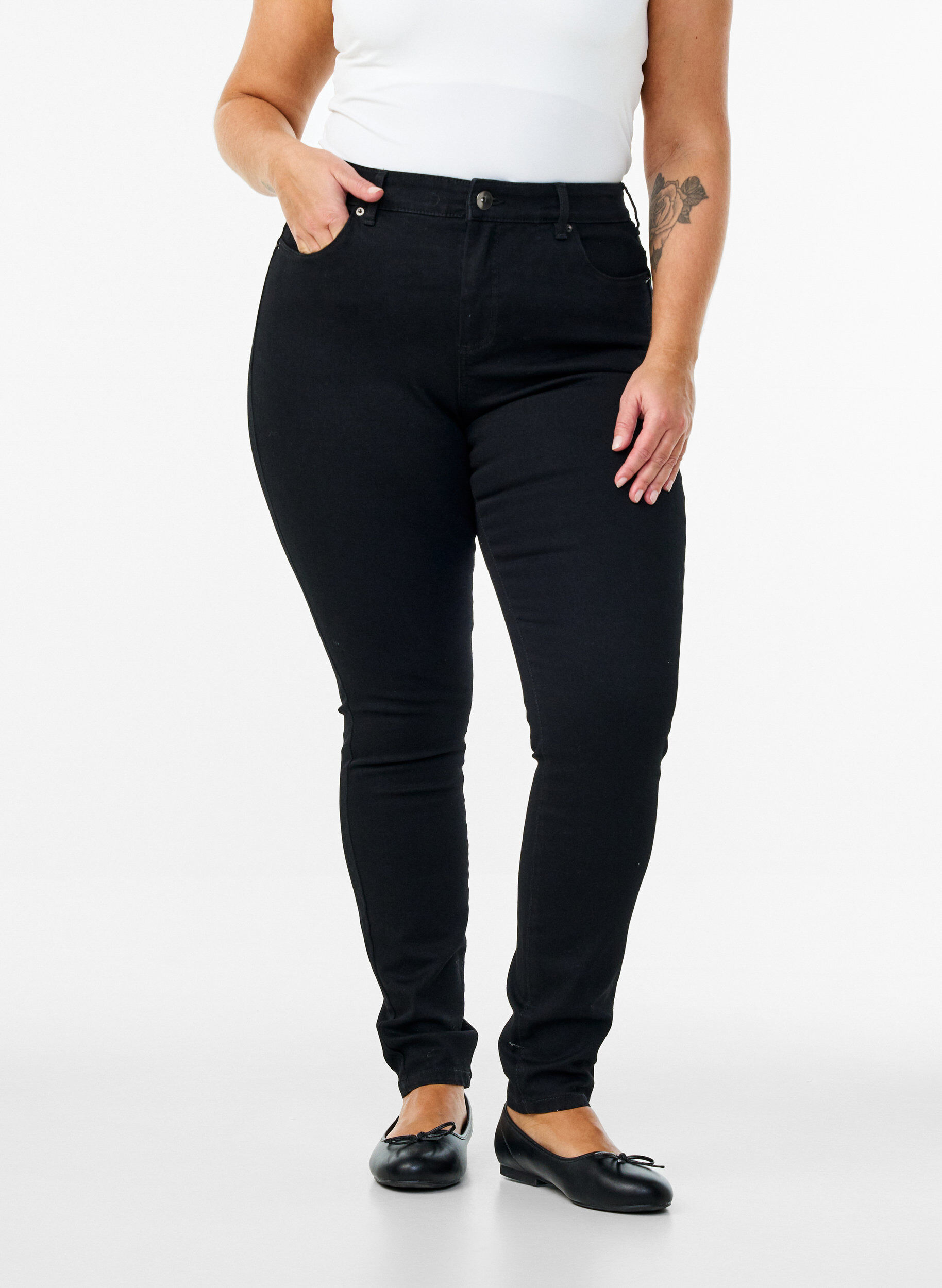 ZizziJeansy Amy o bardzo obcislym kroju z wysokim stanem, Czarne, Model image number 2