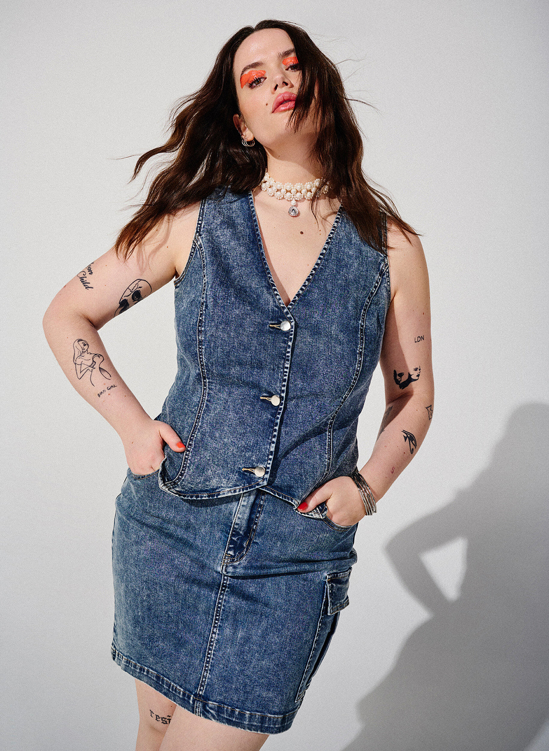 Zizzi Dopasowana dzinsowa sp&oacute;dnica z kieszenia cargo, Blue Denim, Image image number 0