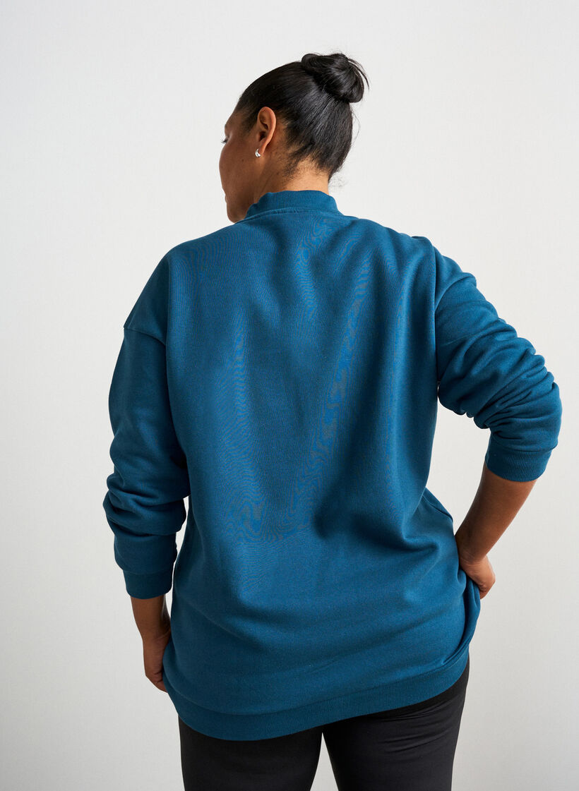 Dluga bluza z wysokim kolnierzem i haftowanym napisem, Niebieskie, Model image number 2