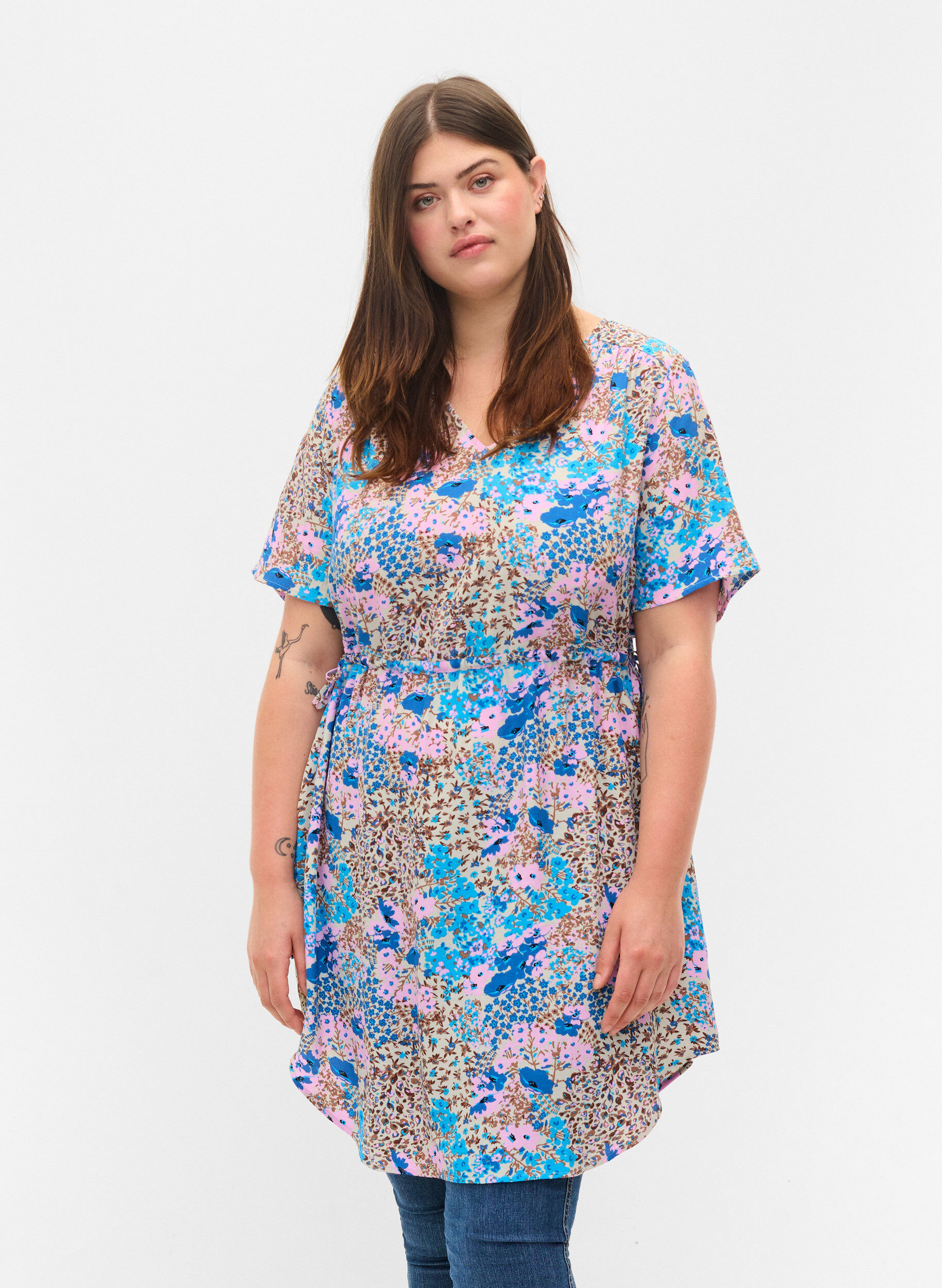 Zizzi Patterned dress with drawstring details, Blue Rose Flower, Model image number 0