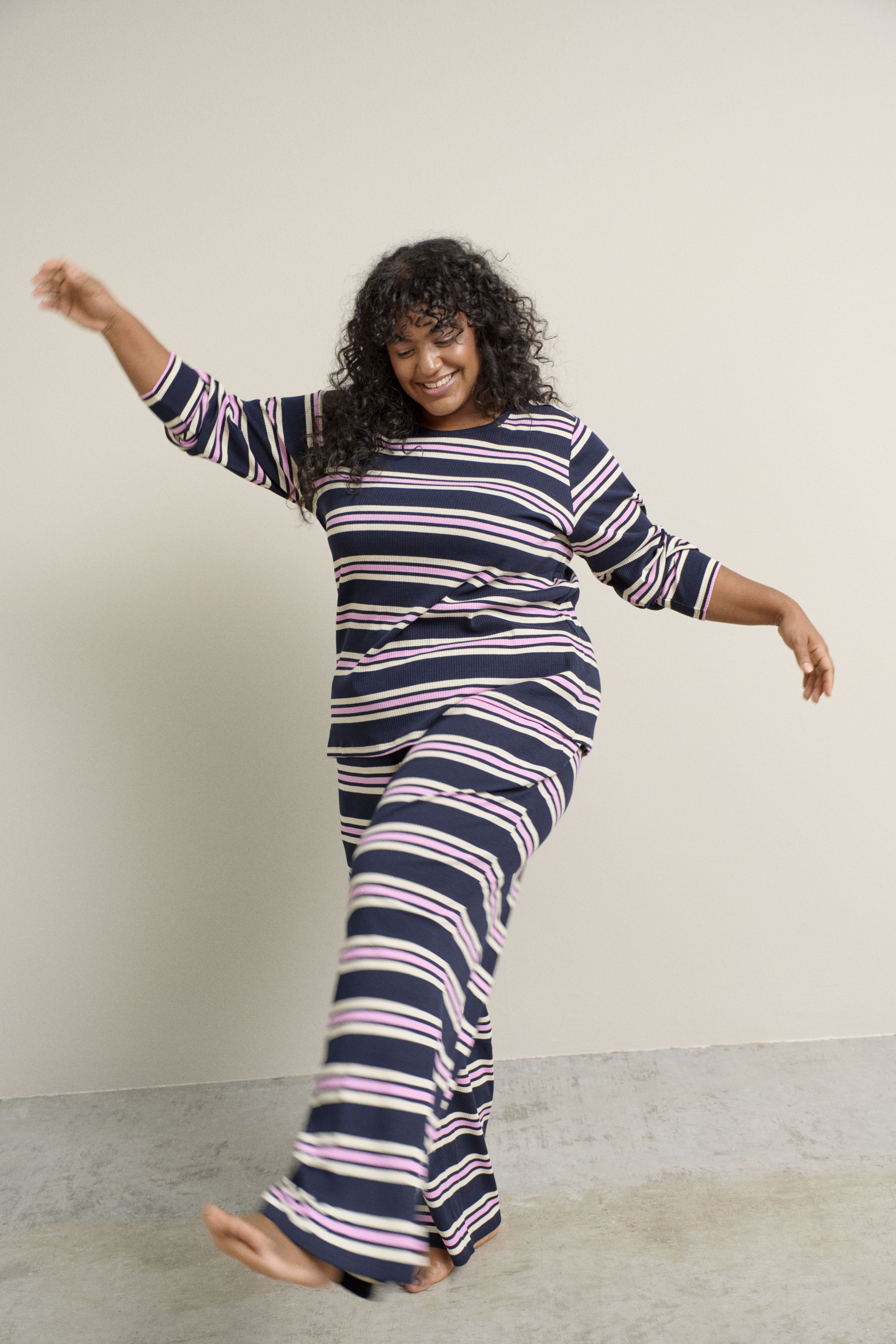 Komplet nocny z dzianiny dżersejowej w paski, , Model