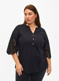 Bluzka koszulowa z haftem angielskim i rekawami 3/4, Black, Model