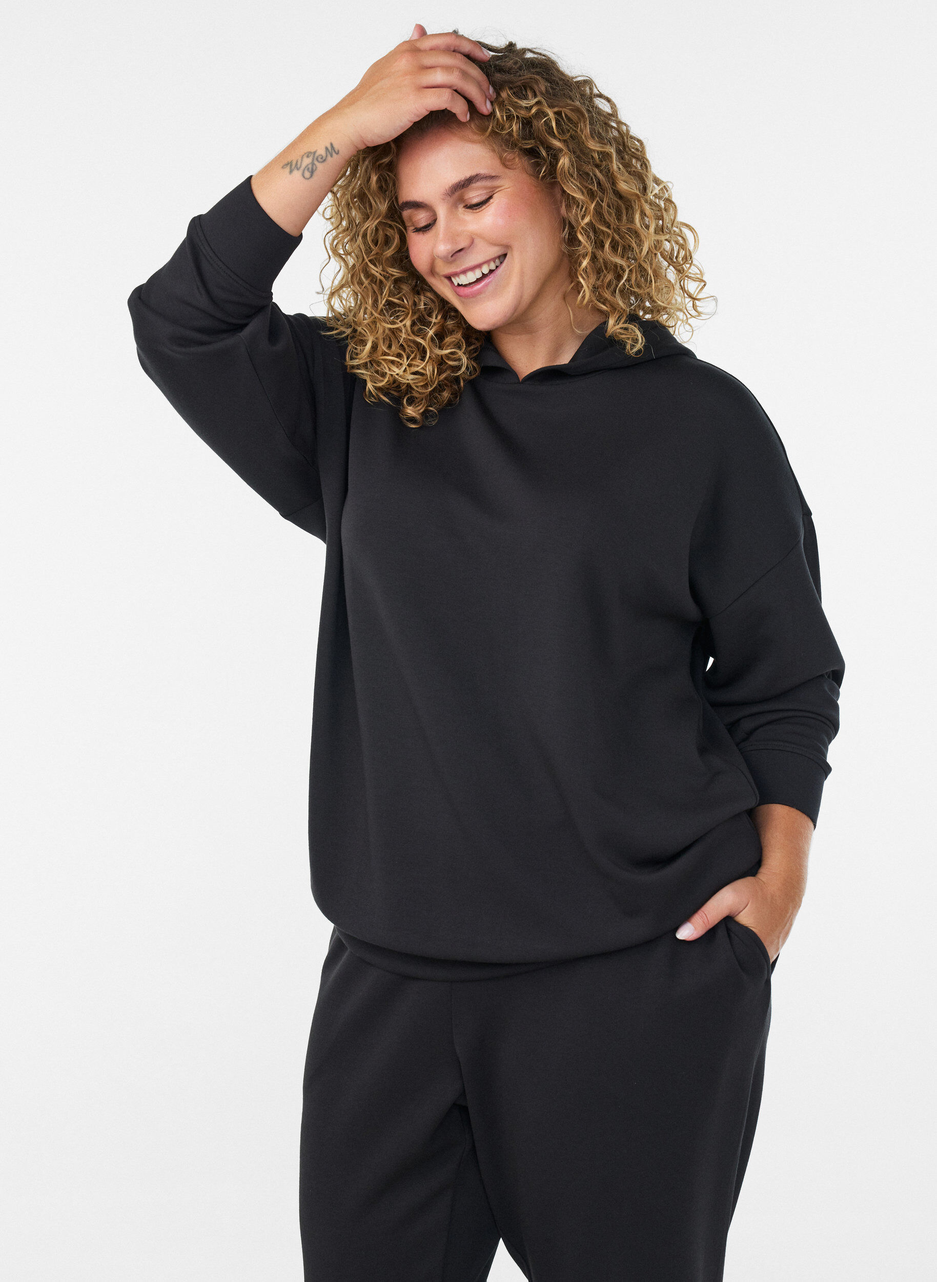 Bluza z kapturem, Czarne, Model