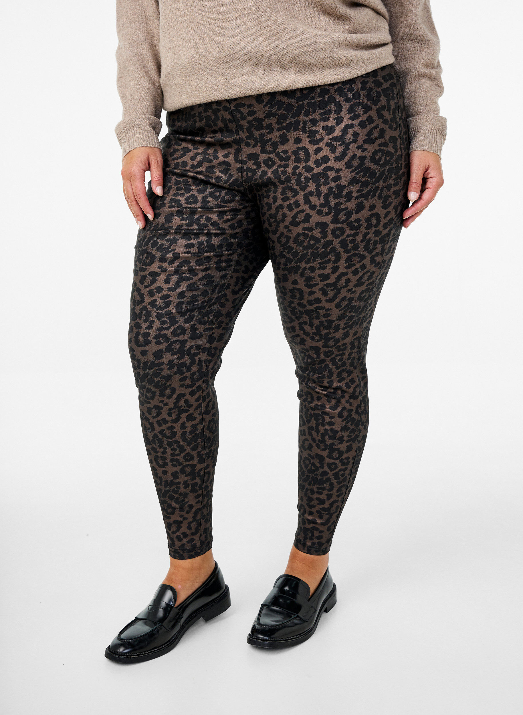 Zizzi Powlekane legginsy w panterke o przycietej dlugosci, Brązowy, Model image number 0