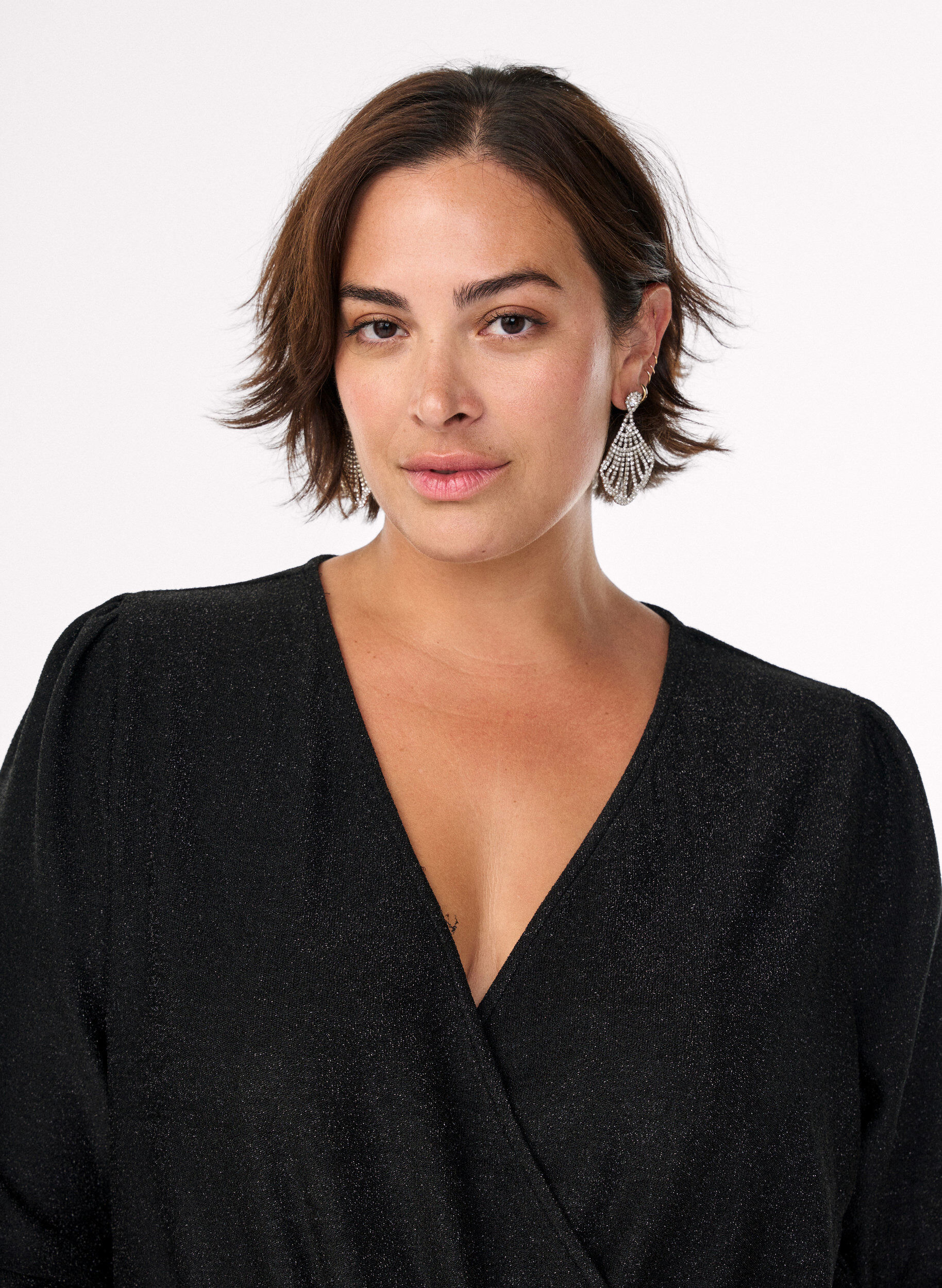 Zizzi Brokatowy kombinezon z wiazanym paskiem, Czarne, Model image number 2