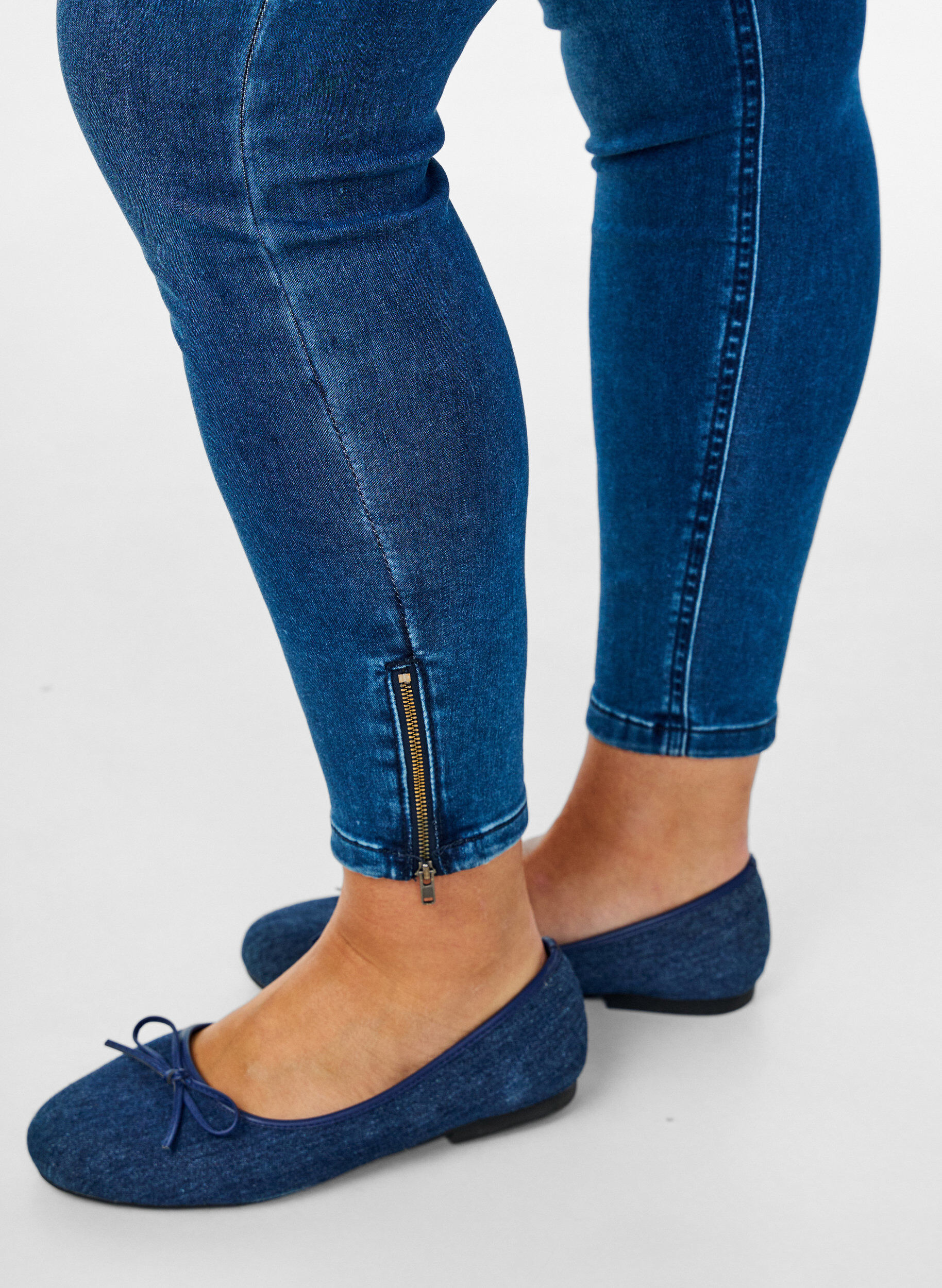 ZizziJeansy Amy nad kostke z suwakiem, Niebieskie, Model image number 2