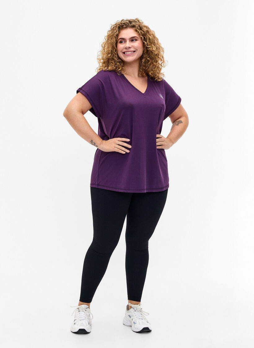 Luzna koszulka treningowa z dekoltem w szpic, Purple Pennant, Model image number 2