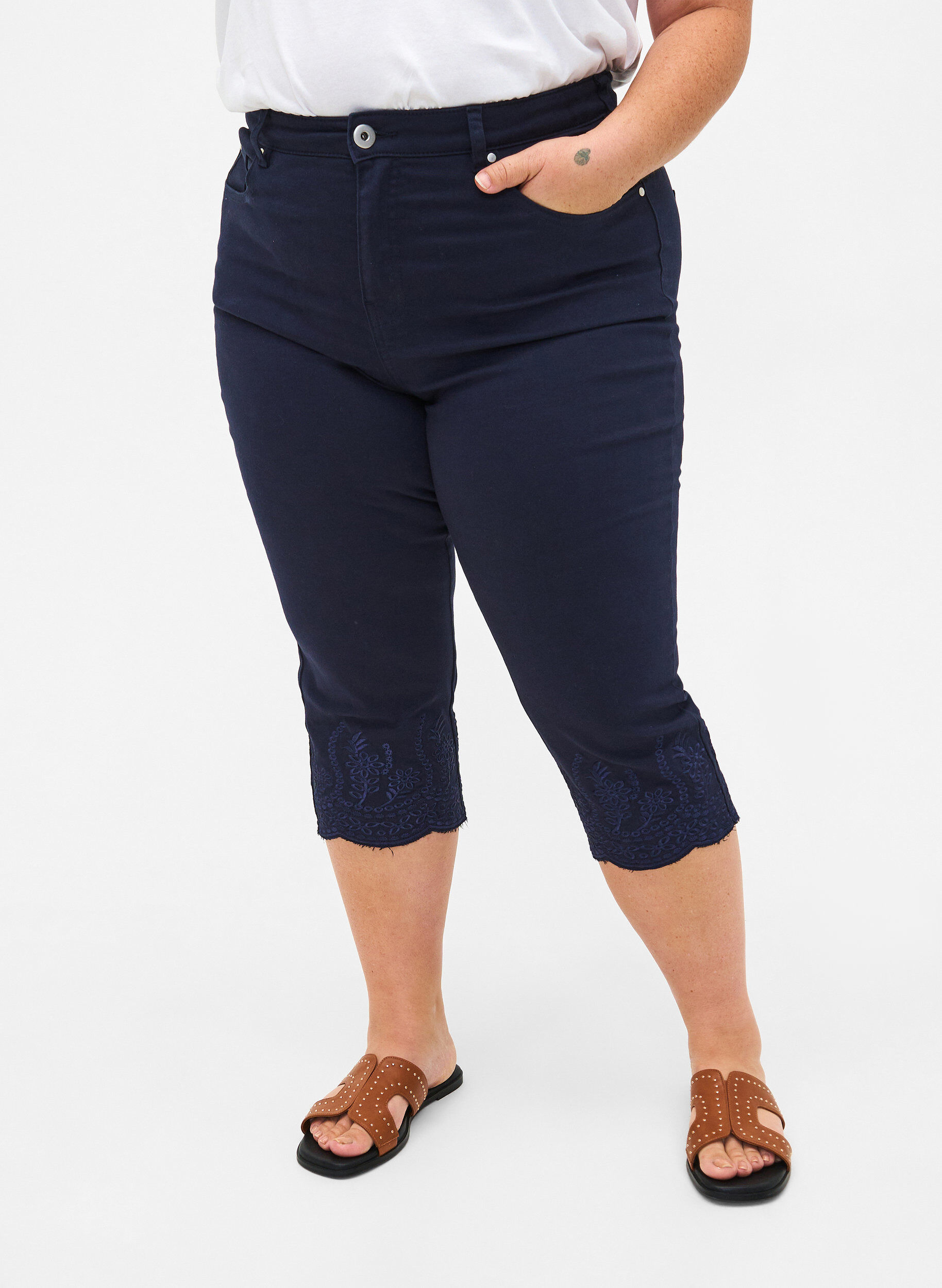 Zizzi Wysokie spodnie 3/4 z haftem angielskim, Night Sky, Model image number 2