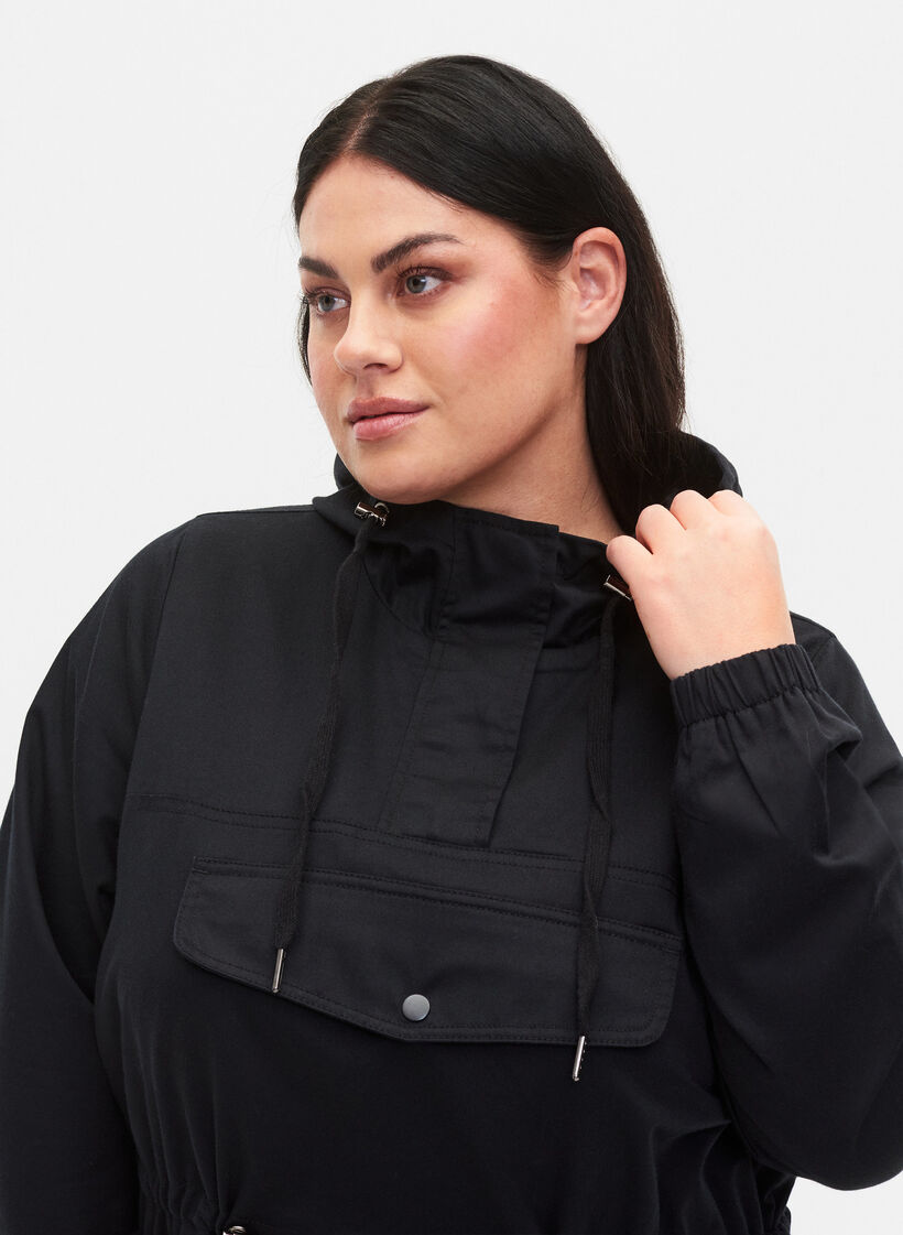 Kurtka anorak z kapturem i kieszenia, Black, Model image number 2