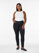 Jeansy Emily Stay Black z normalna talia, Czarne, Model image number 0