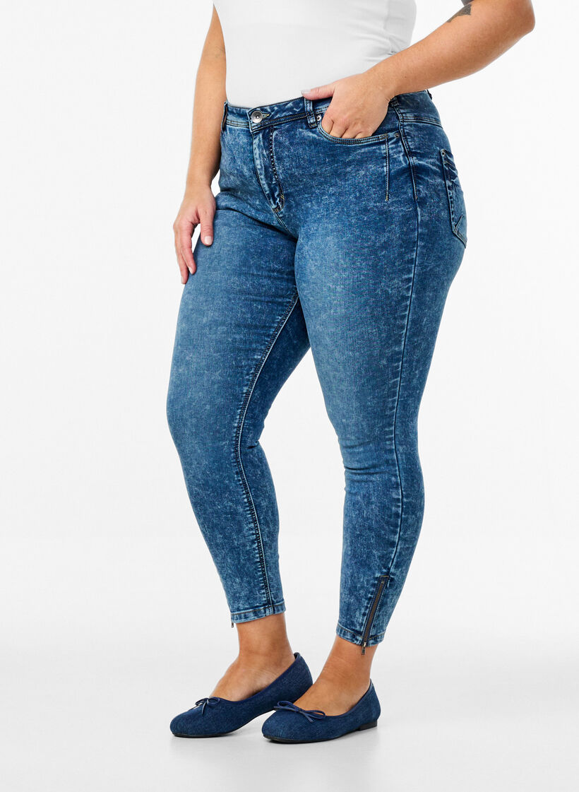 Jeansy Amy nad kostke z suwakiem, Niebieskie, Model image number 3