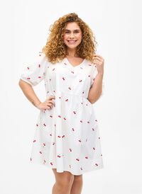 Trapezowa sukienka z wisniowym nadrukiem, B. White/Cherry, Model