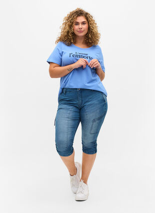 Waskie jeansy capri z kieszeniami, Light blue denim, Model image number 4