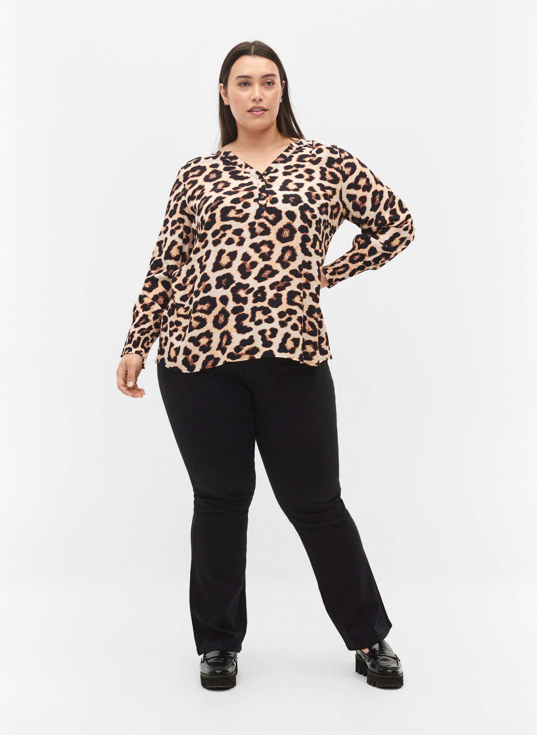 Zizzi Drukowany wiskozowy top z marszczeniem, Leo AOP, Model image number 2