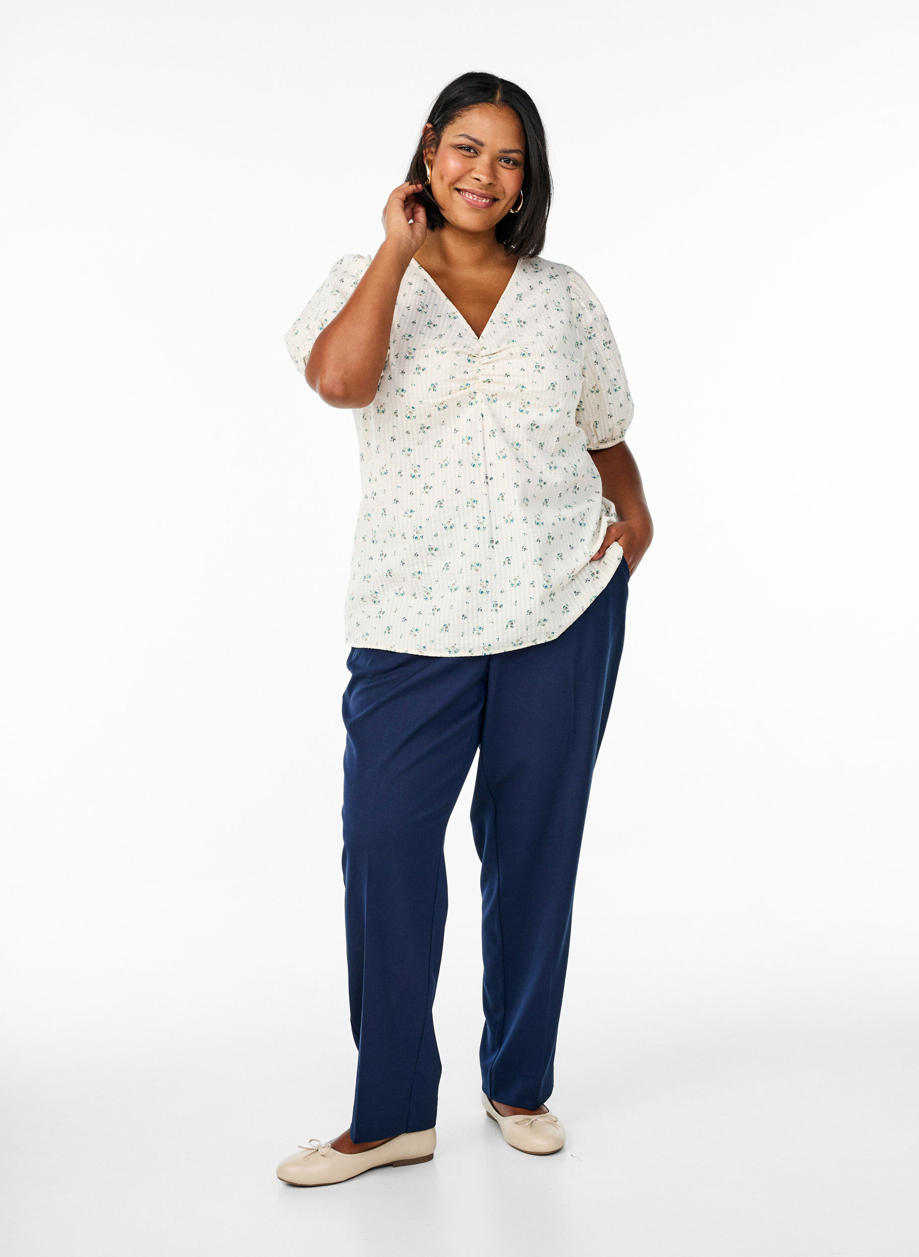 Zizzi Bluzka z kr&oacute;tkimi bufiastymi rekawami i marszczeniami, Biały, Model image number 1