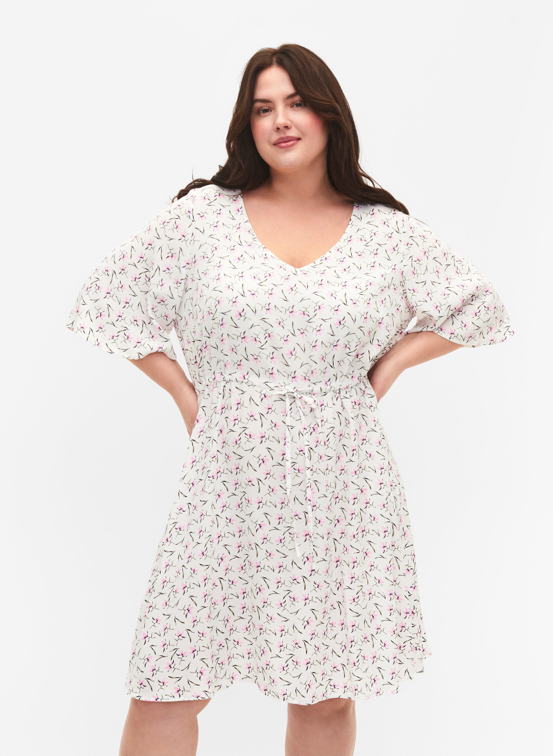 Zizzi Sukienka z wiskozy z rekawami 1/2 i kwiatowym wzorem, White Purple Flower, Model image number 0