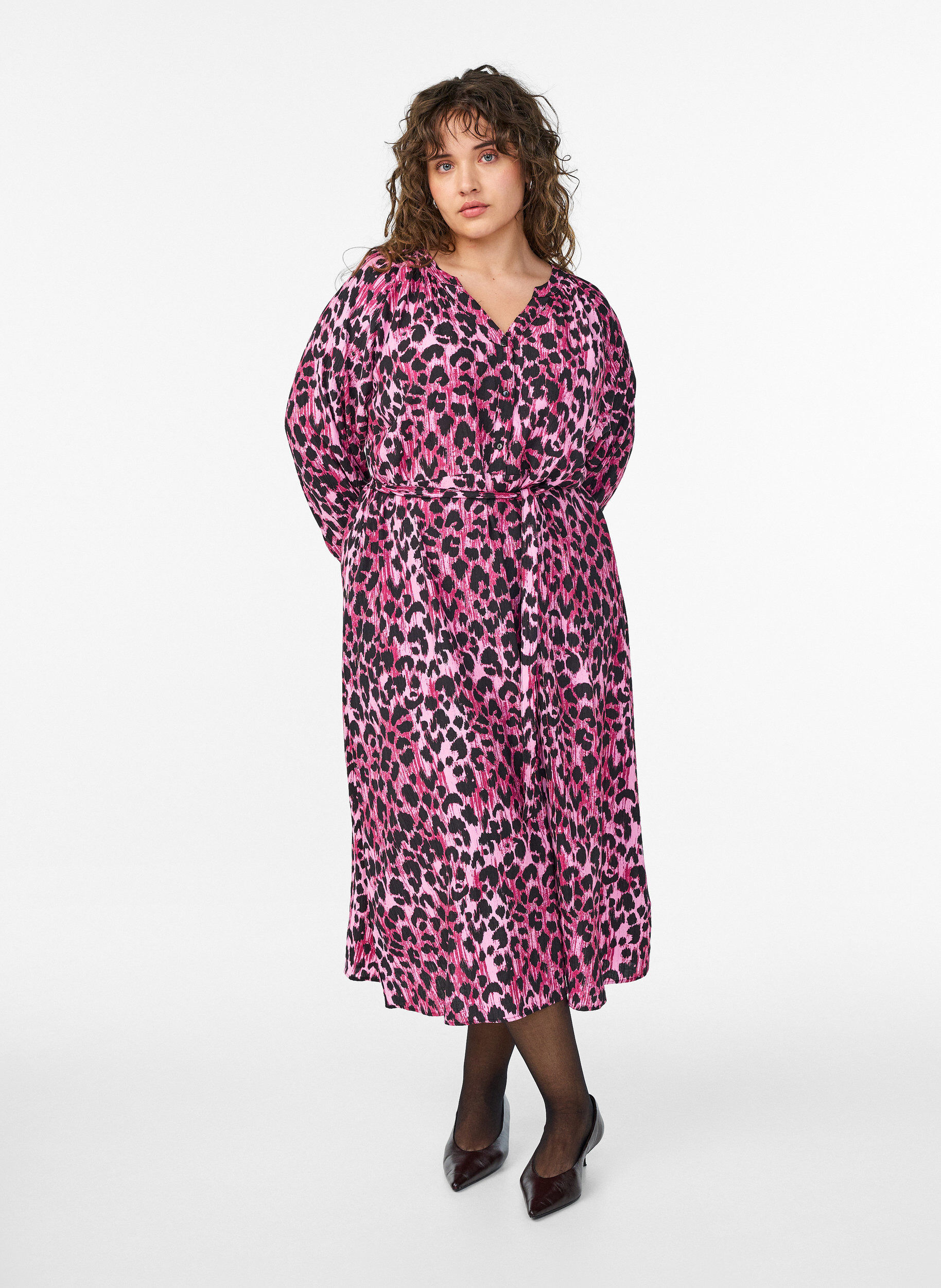 Sukienka midi zapinana na guziki z pasem do wiazania, R&oacute;żowy, Model