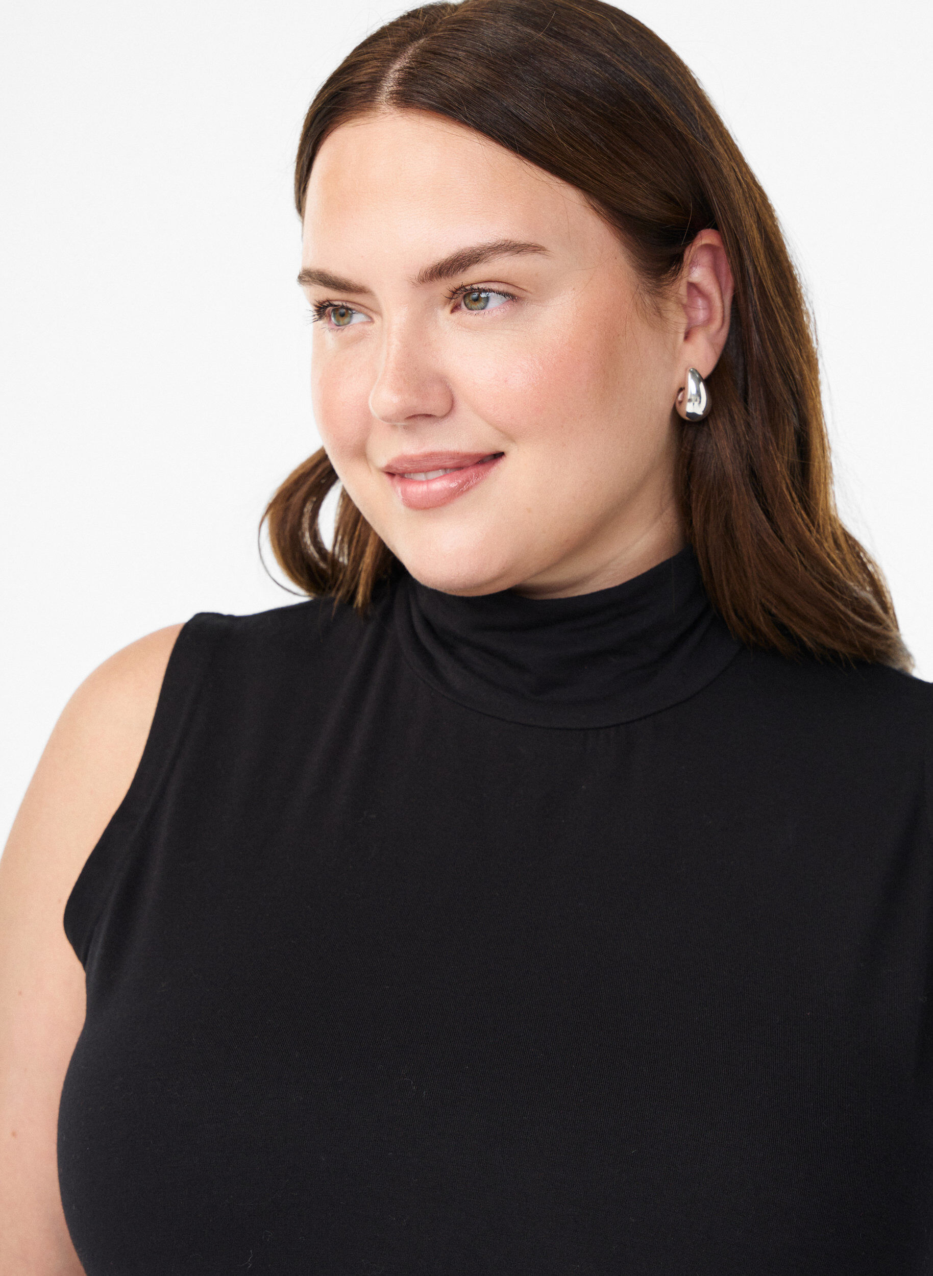 Zizzi Kr&oacute;tki top z dzerseju ze st&oacute;jka, Czarne, Model image number 2