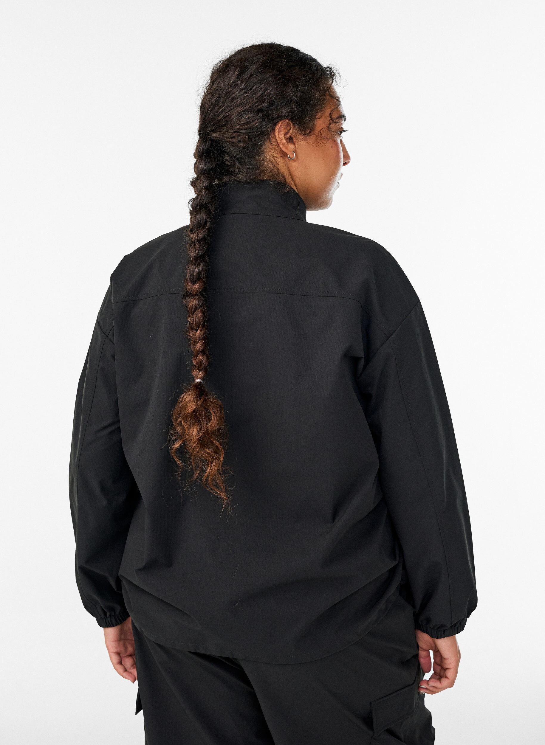 Zizzi Sportowy anorak z odblaskowymi detalami i kieszeniami, Czarne, Model image number 2