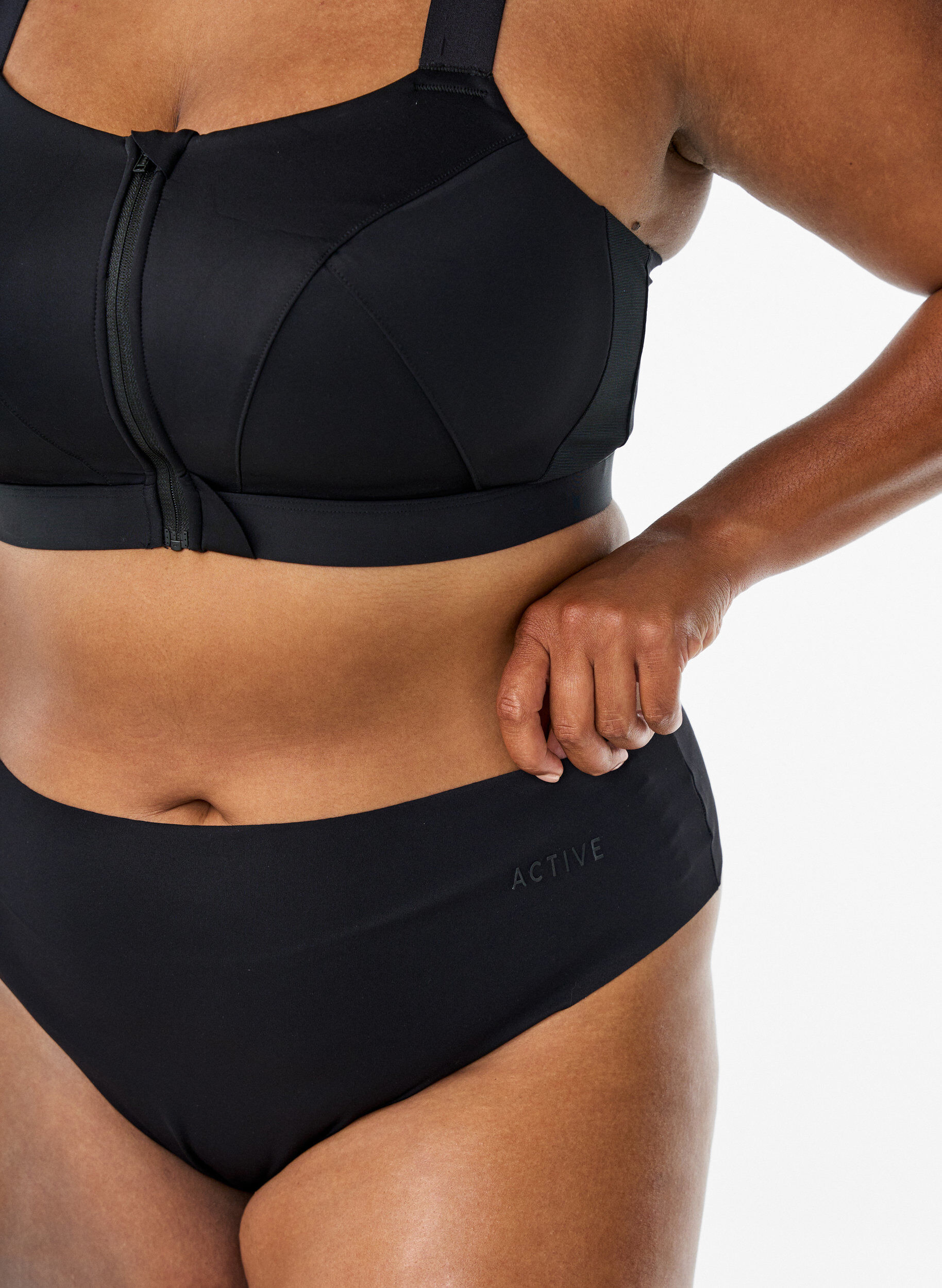 Zizzi 2-pack niewidoczne majtki treningowe w ksztalcie string&oacute;w, Czarne, Model image number 2