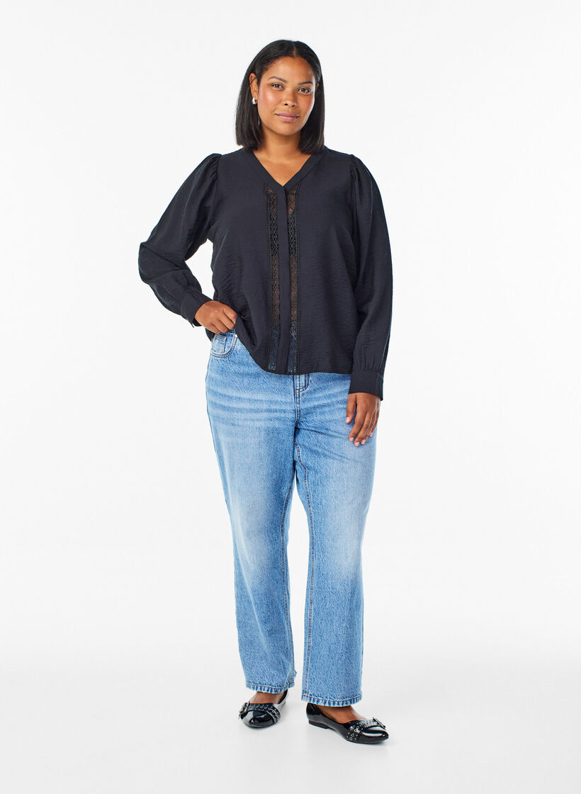 Bluzka z dekoltem w ksztalcie litery V i haftowanymi paskami, Czarne, Model image number 1