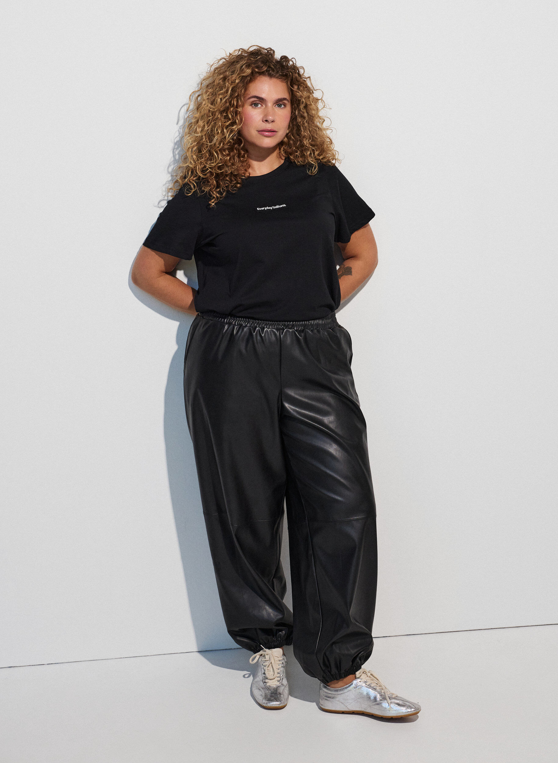 ZizziKoszulka bawelniana z nadrukiem z napisem, Czarne, Model image number 1