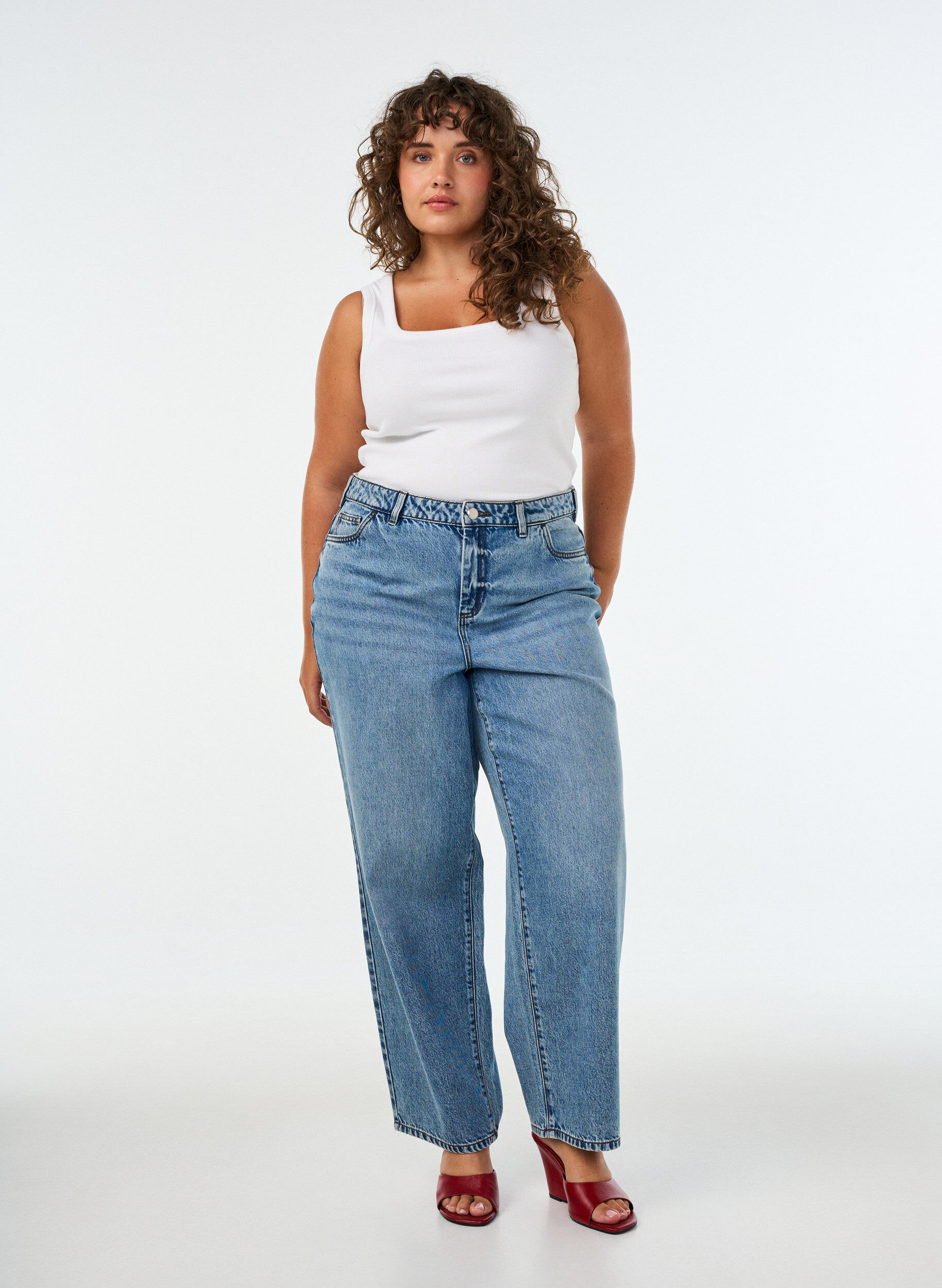 ZizziJeansy Kiana o prostym kroju z wysokim stanem, Niebieskie, Model image number 0