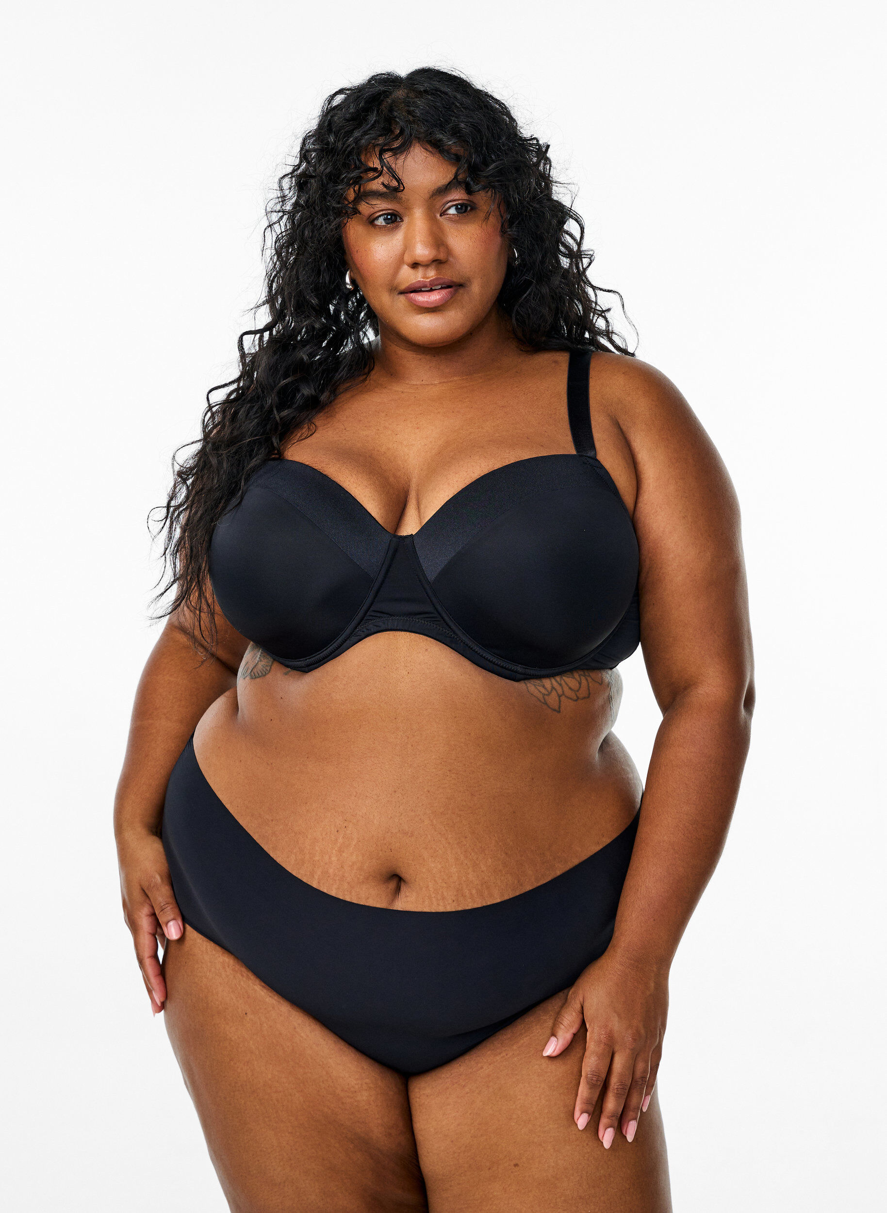 Zizzi Biustonosz formowany z mikrofibry z satynowymi detalami, Czarne, Model image number 1