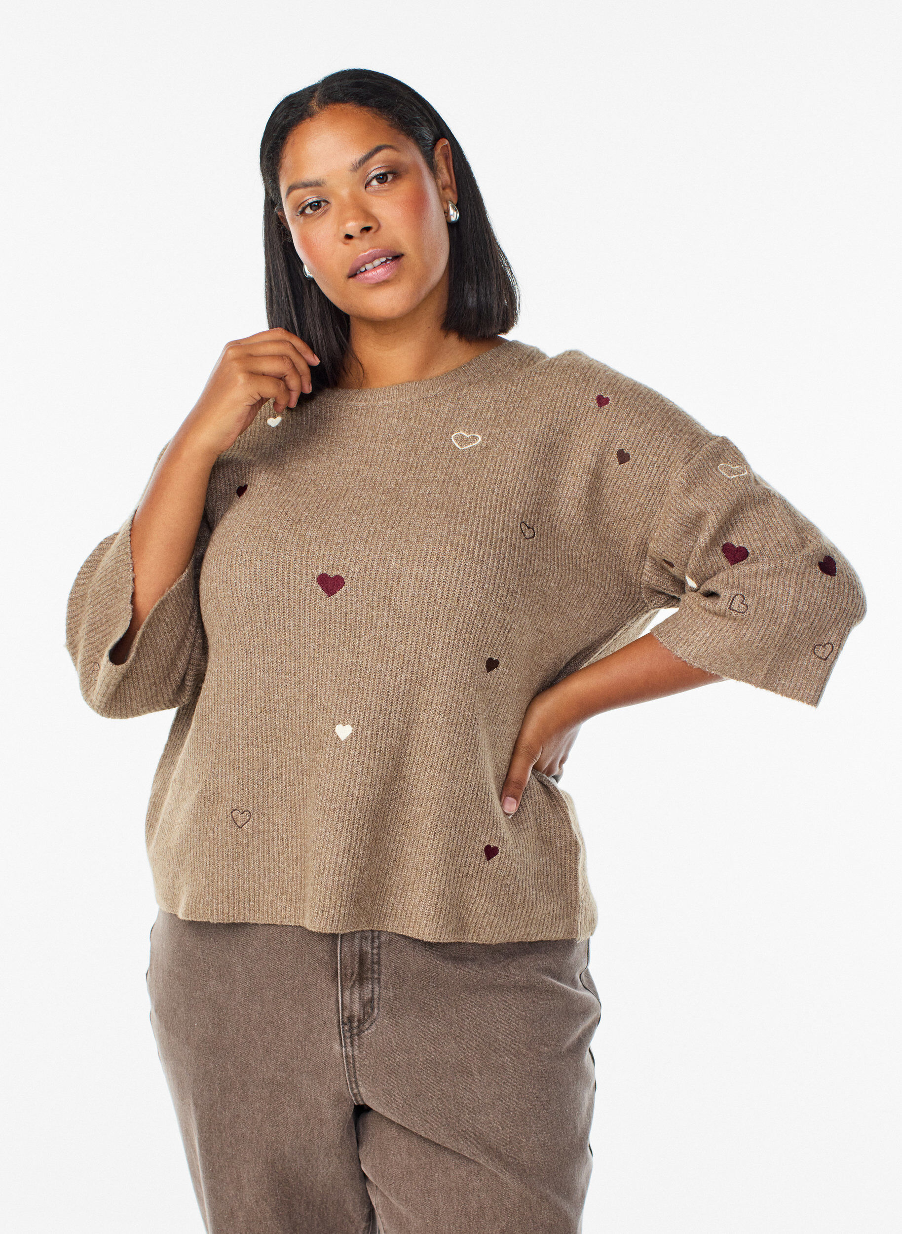 Sweter w serduszka z rekawami 3/4, Brązowy, Model