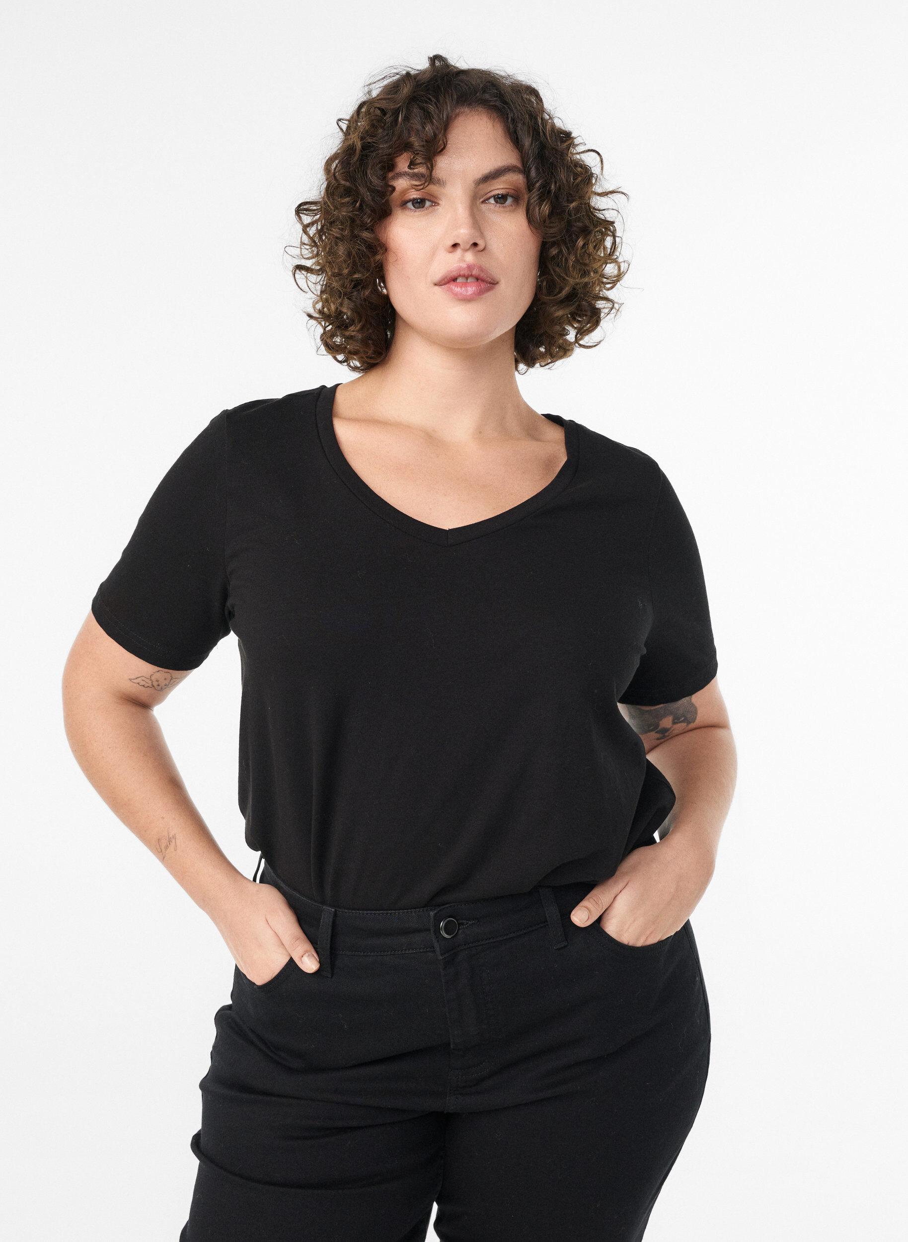 Podstawowa, gladka bawelniana koszulka, Czarne, Model