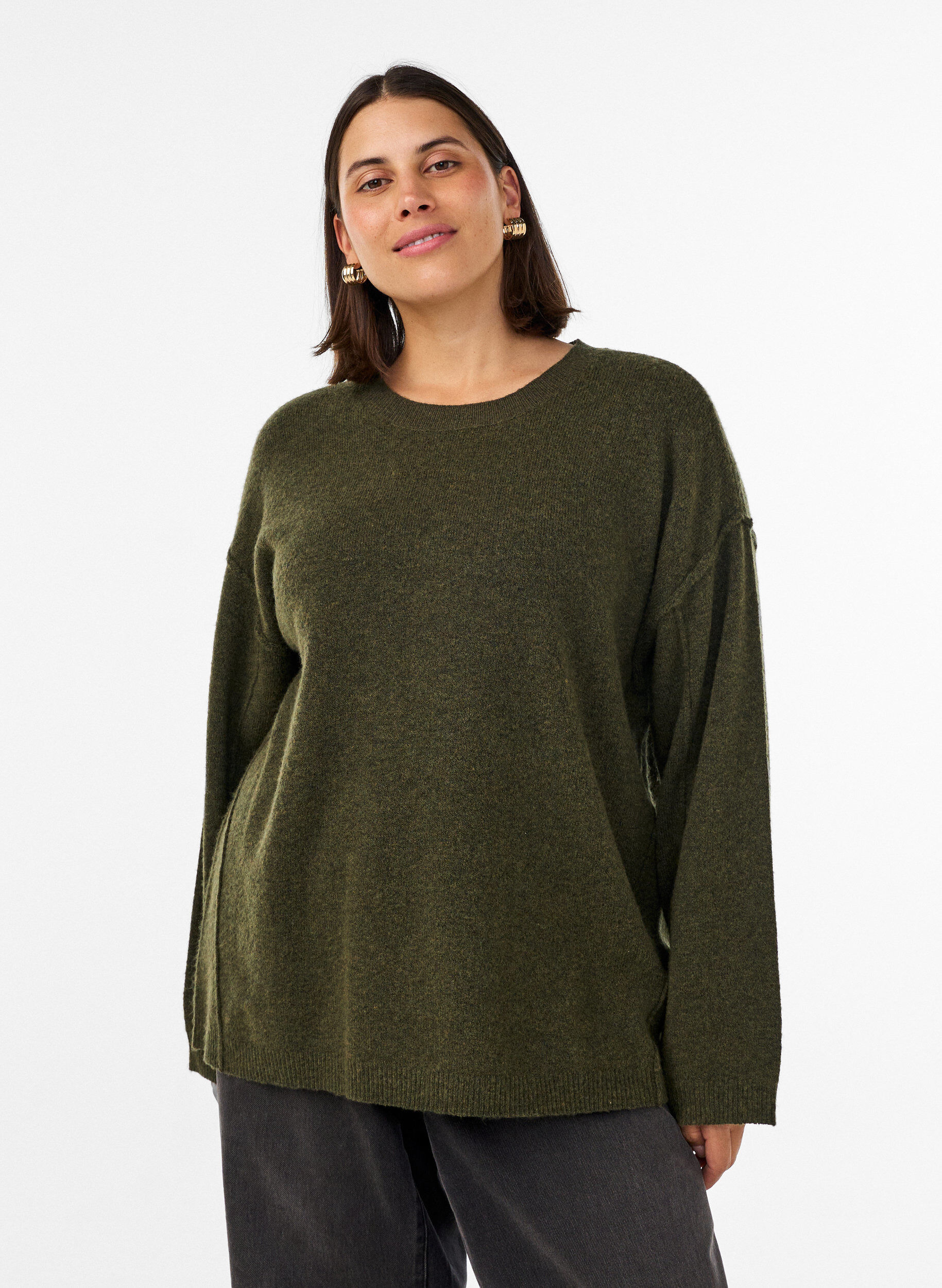 Luzny dzianinowy sweter z widocznymi szwami, Zielony, Model